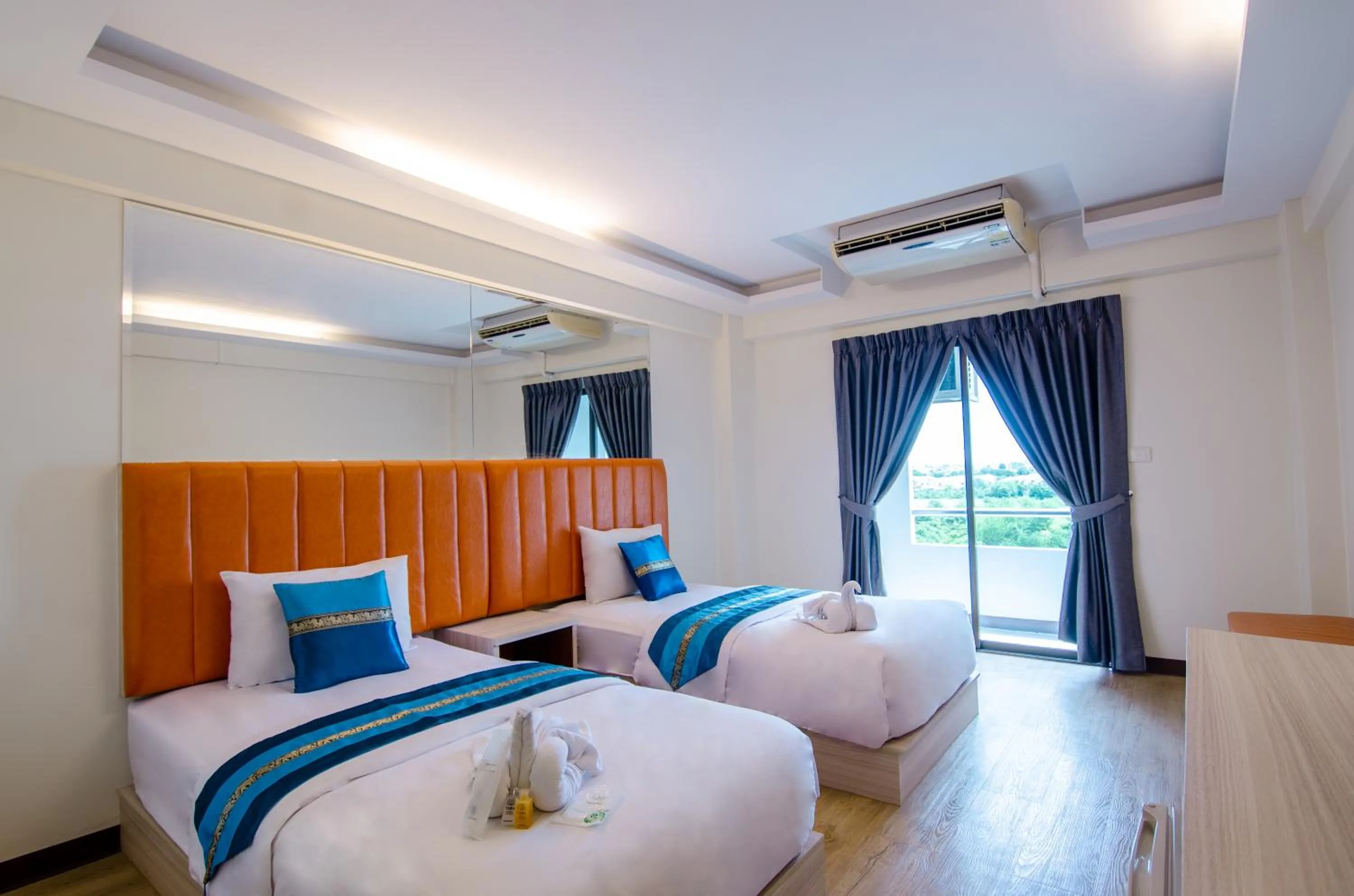 Photo of the whole room, Bed in Tara Lake