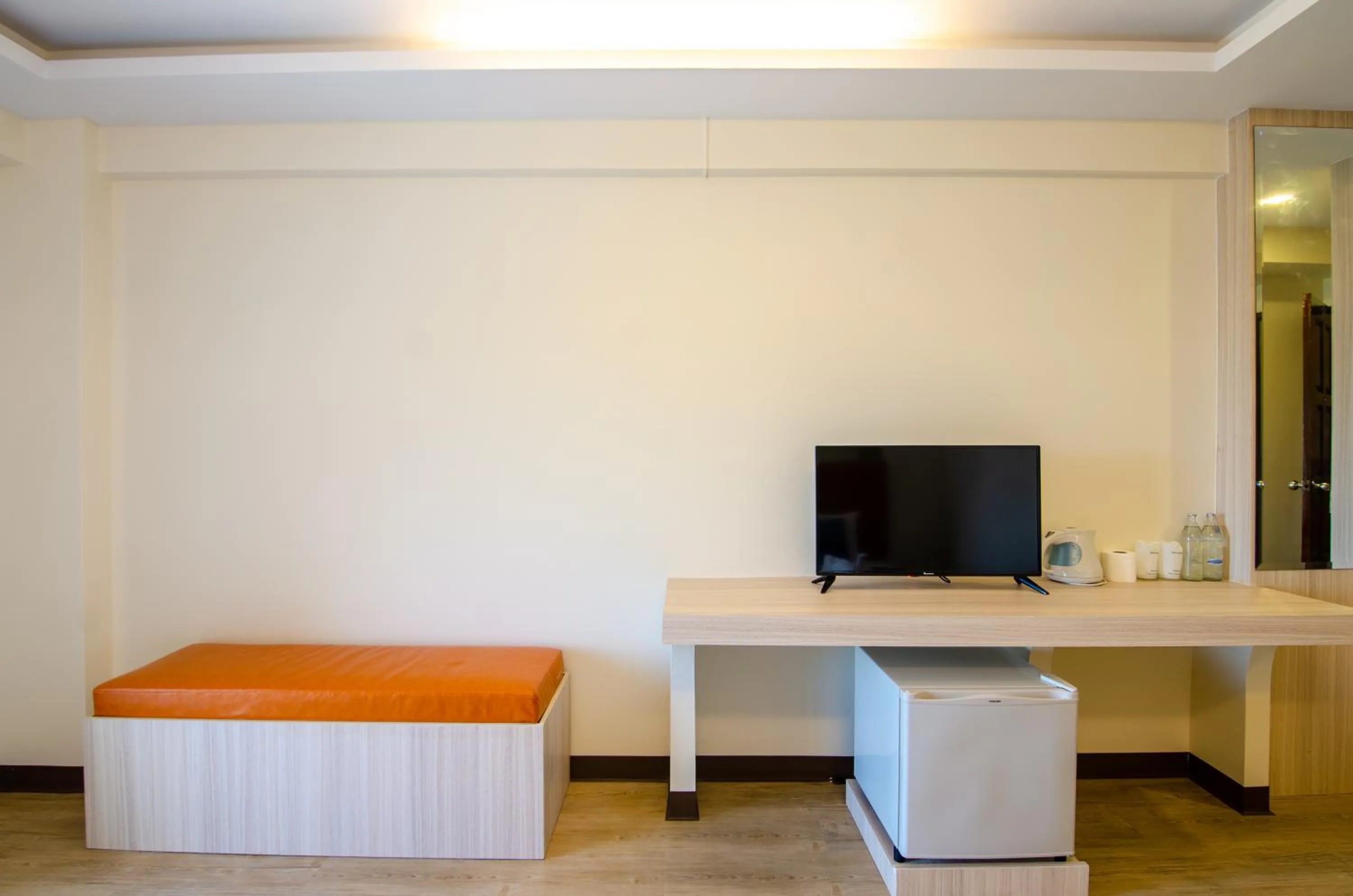 Photo of the whole room in Tara Lake