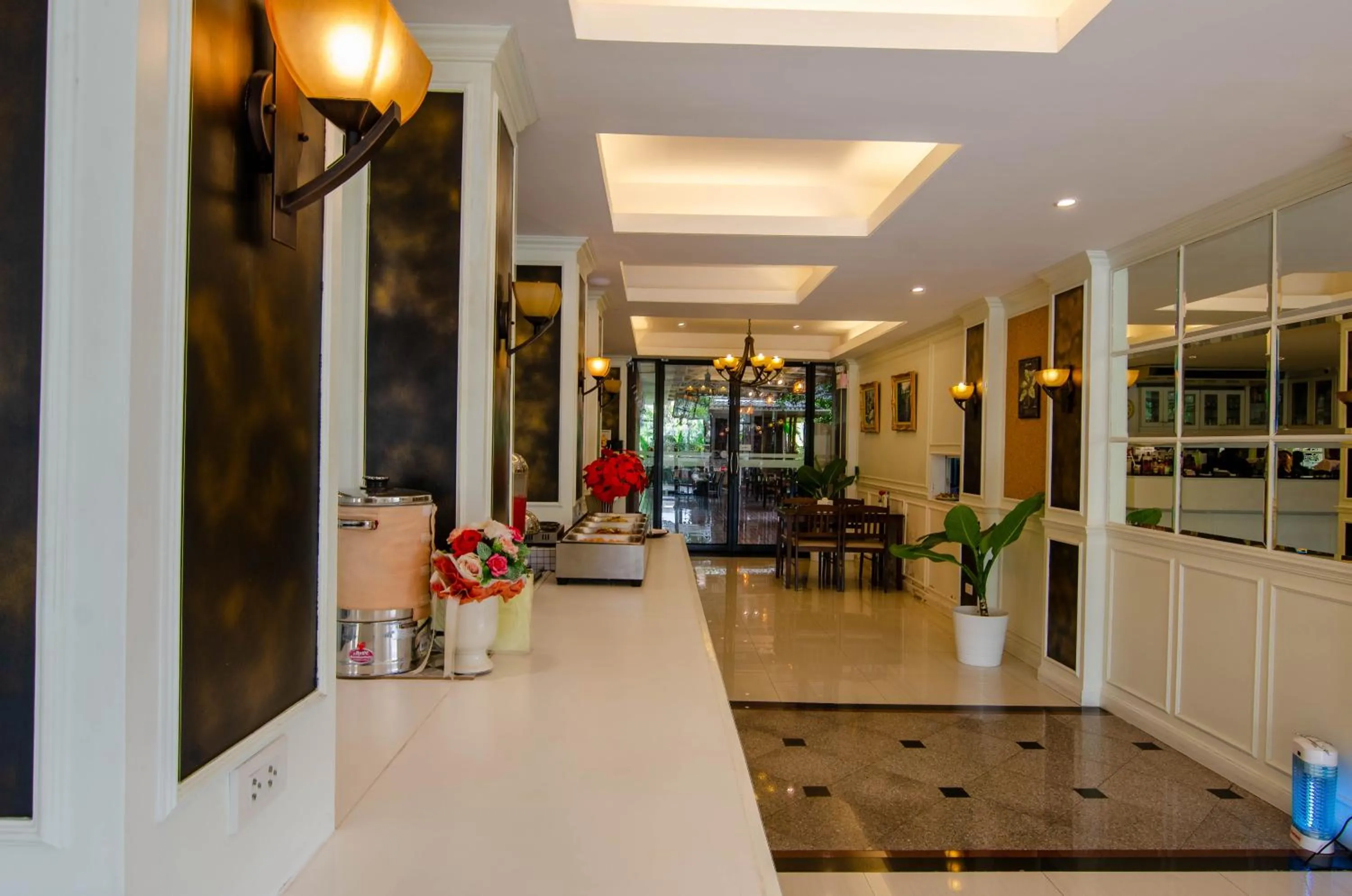 Restaurant/places to eat in Tara Lake