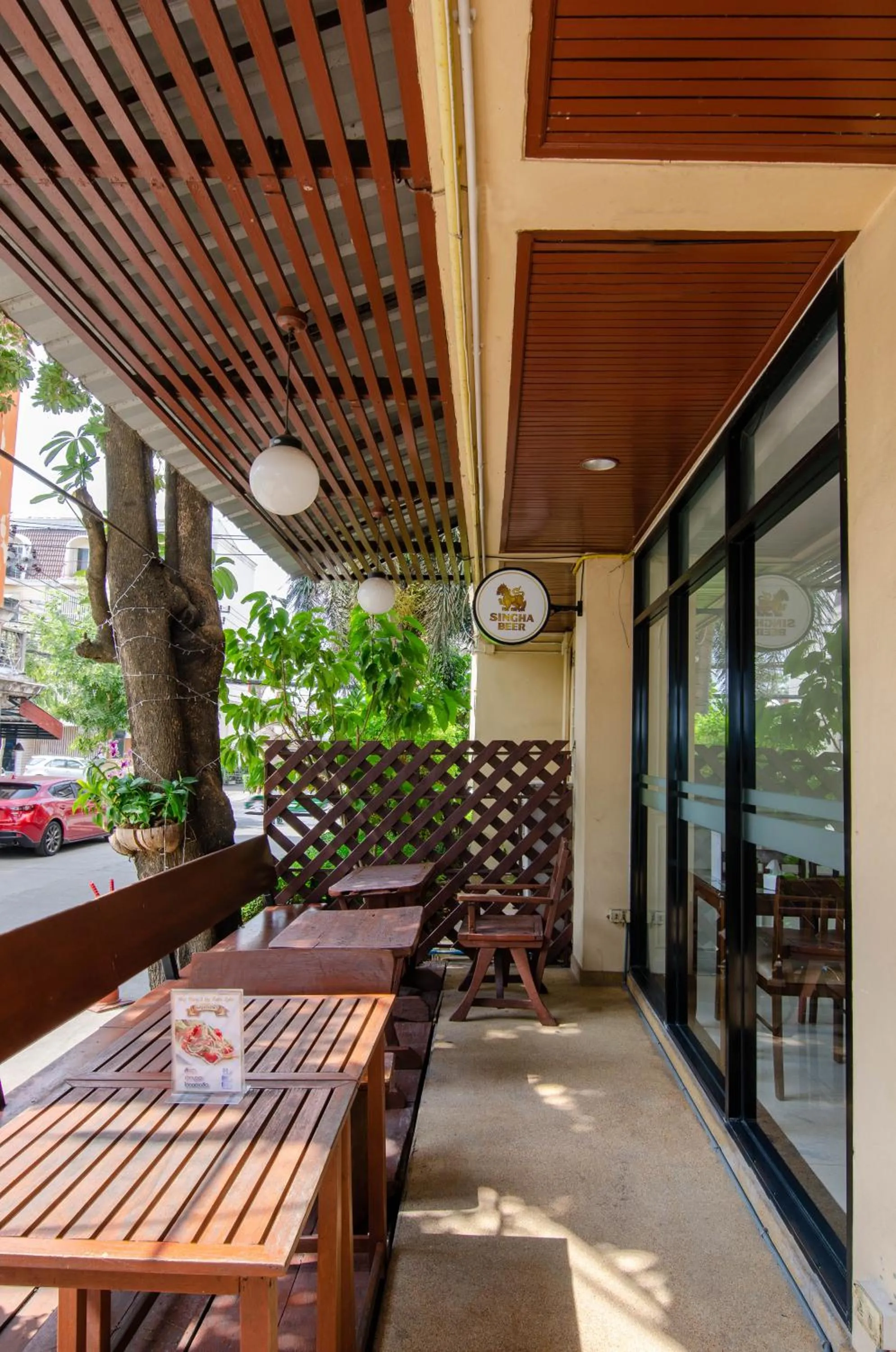 Restaurant/places to eat in Tara Lake