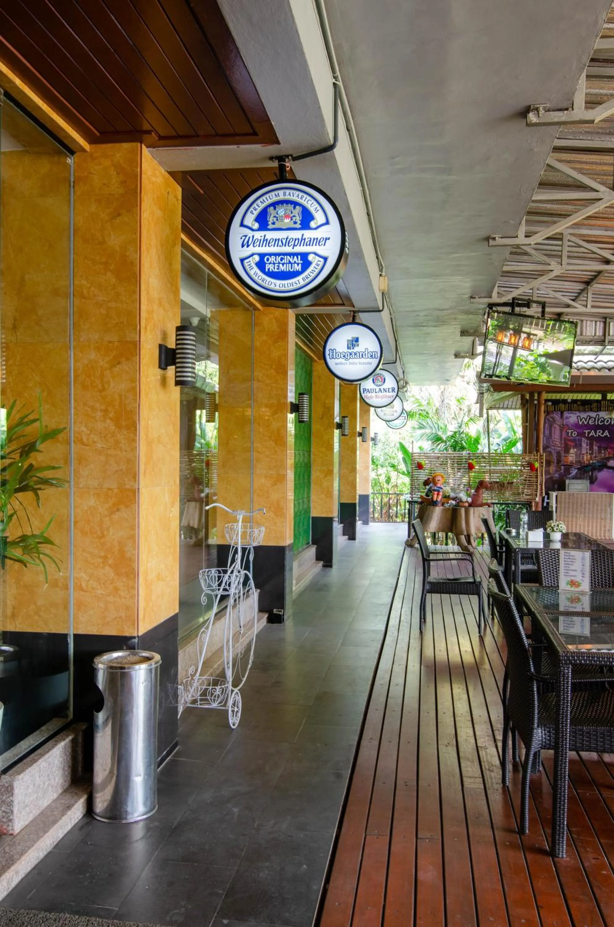 Restaurant/places to eat in Tara Lake