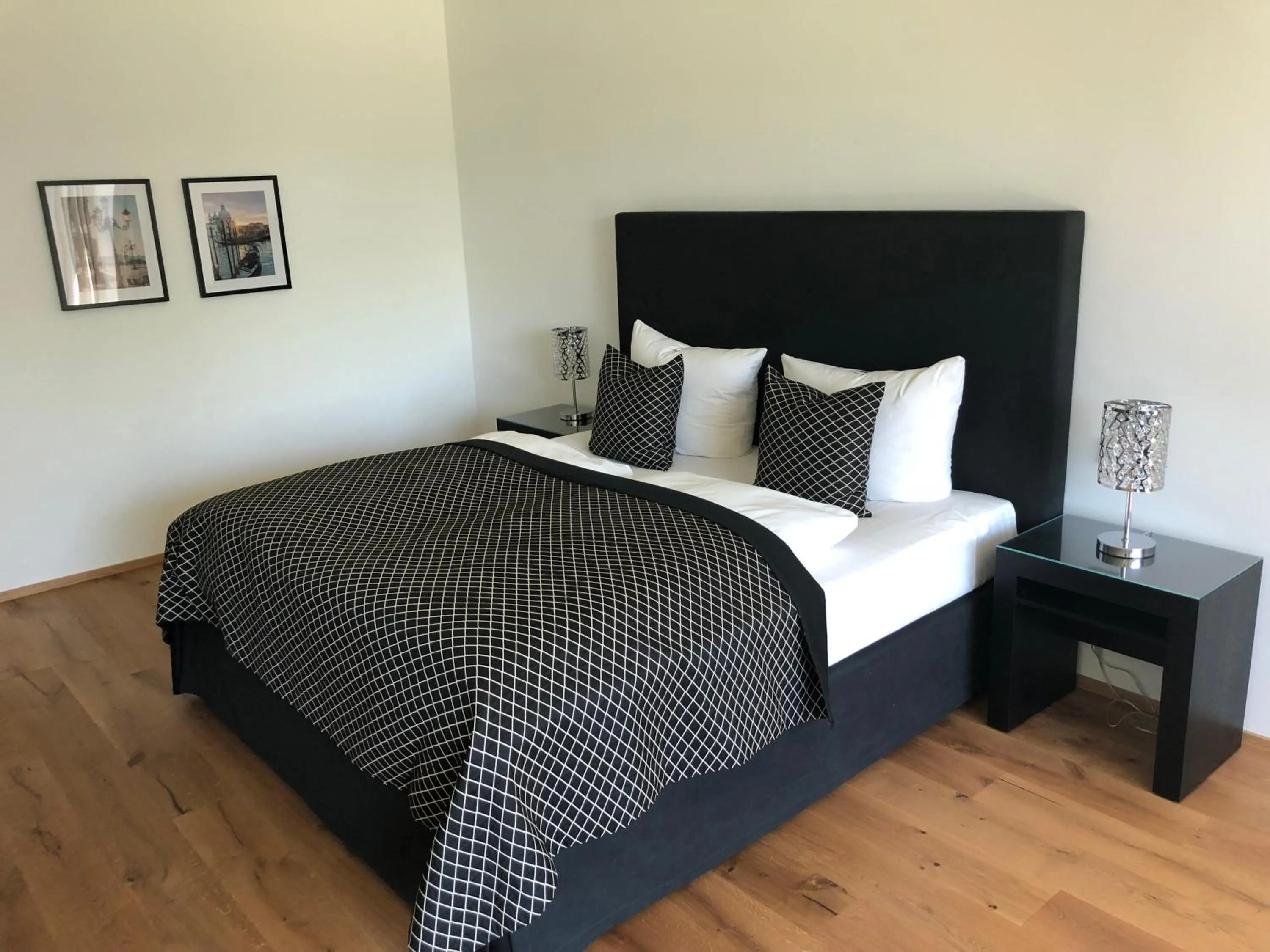 Photo of the whole room, Bed in Voss Villa