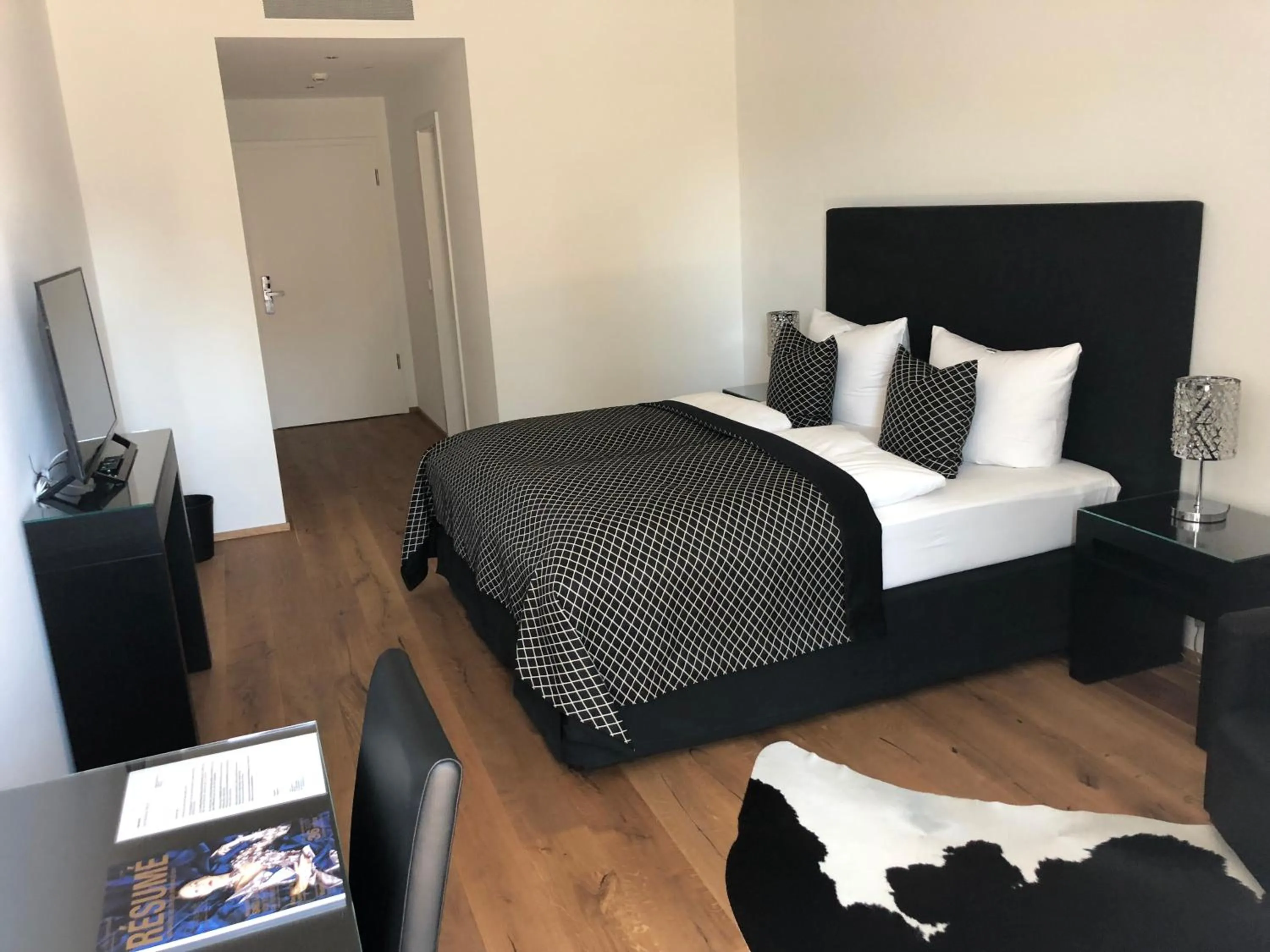 Photo of the whole room, Bed in Voss Villa