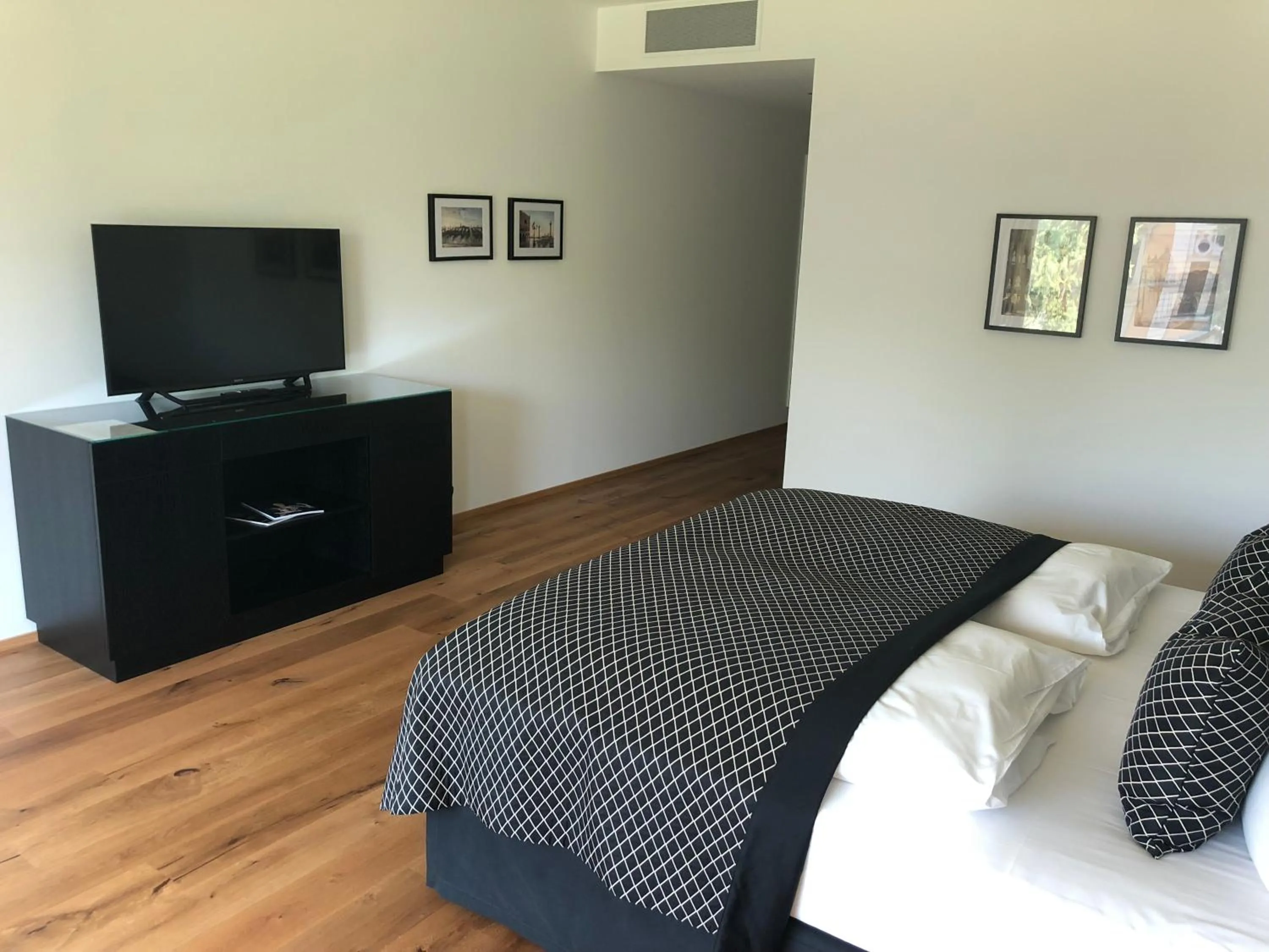 Photo of the whole room, Bed in Voss Villa