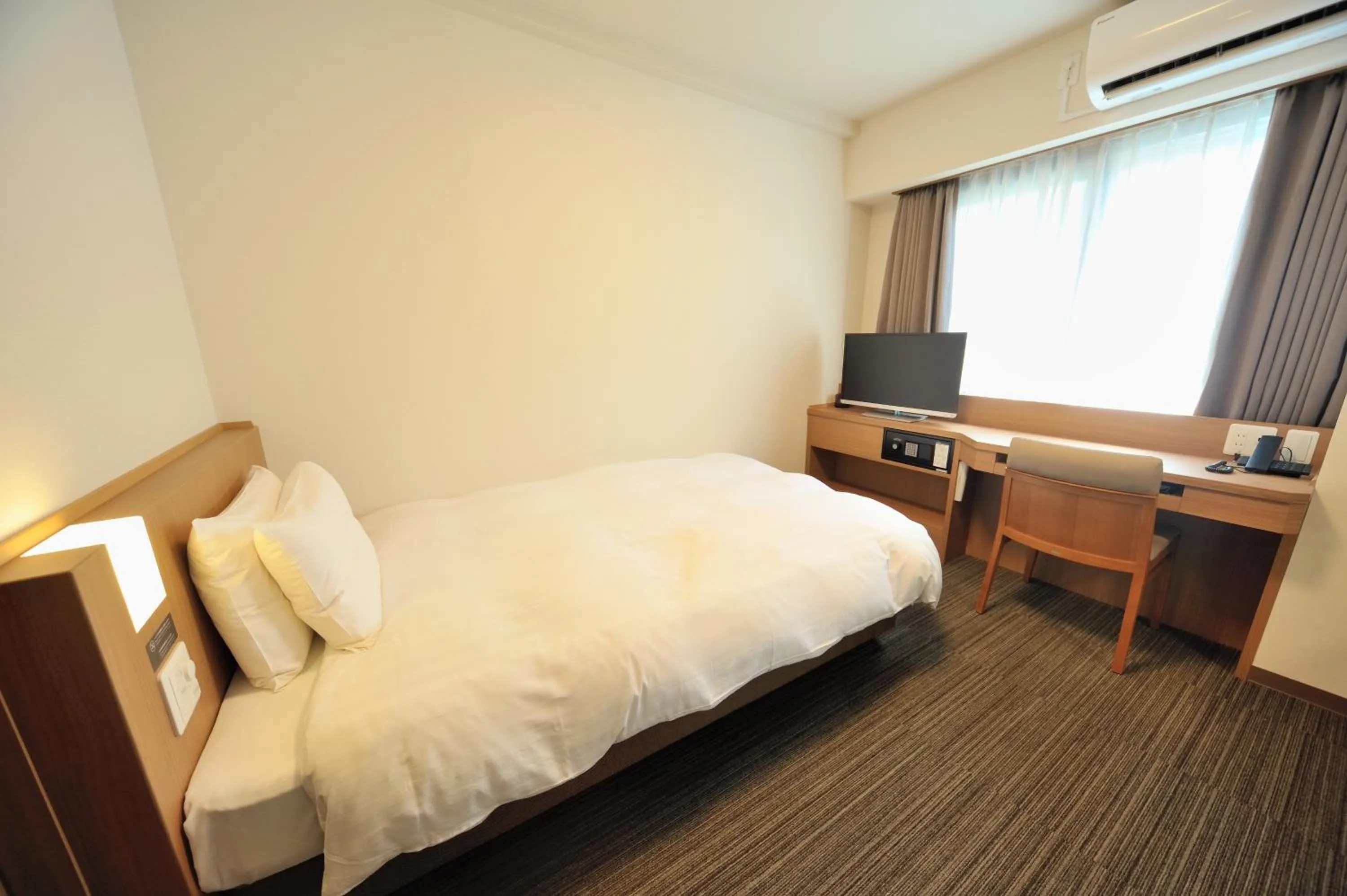 Photo of the whole room, Bed in Dormy Inn Express Meguro Aobadai Hot Spring