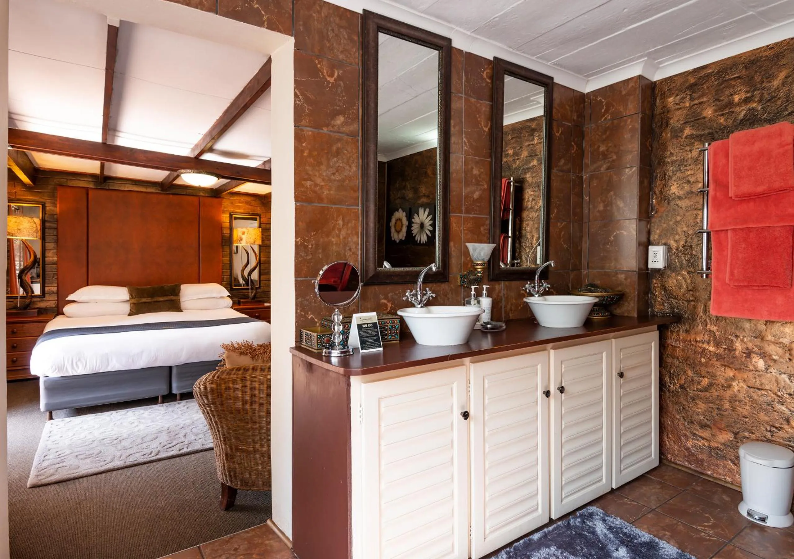Bathroom, Bed in Ama Zulu Guesthouse & Safaris