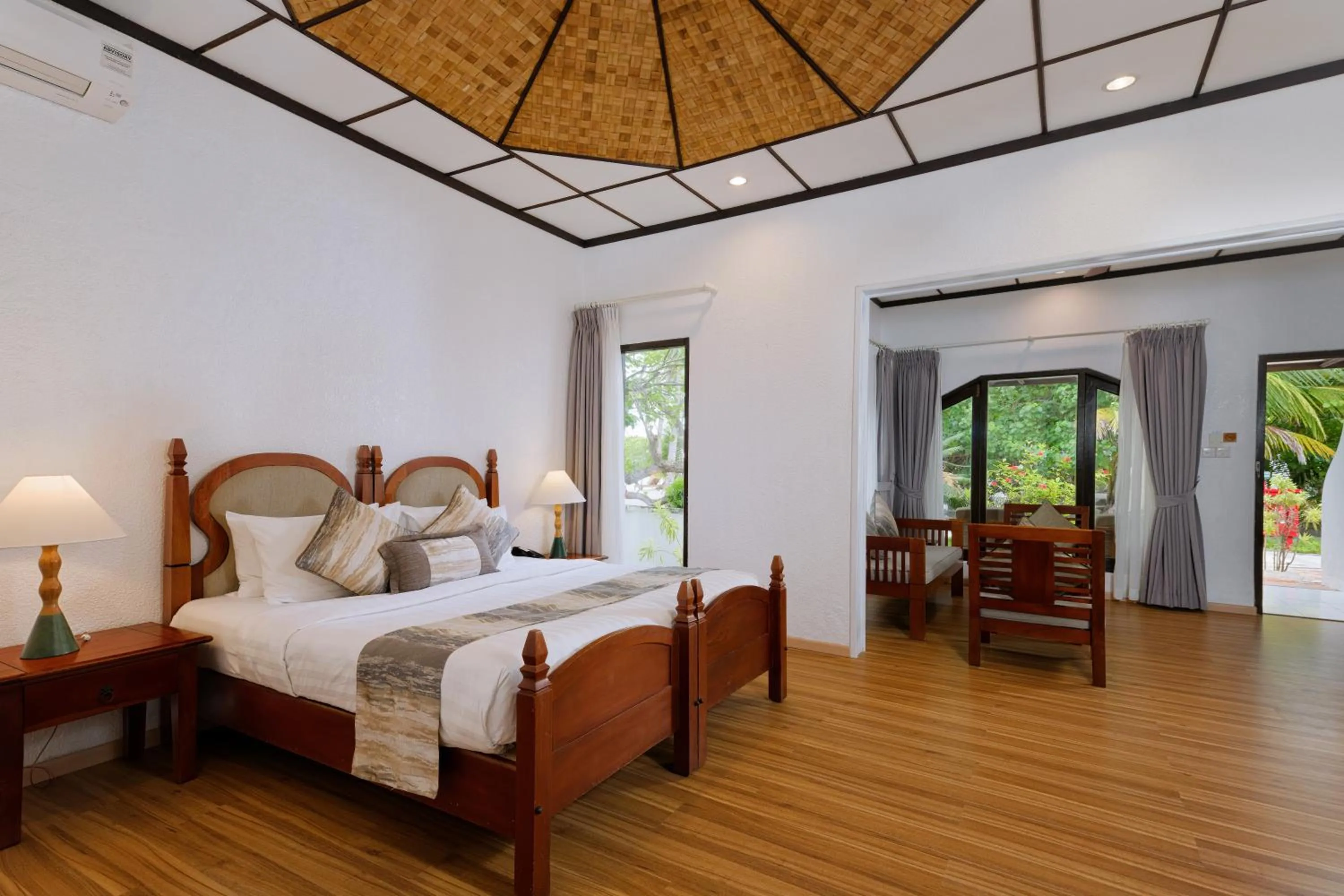 Photo of the whole room, Bed in Bandos Maldives