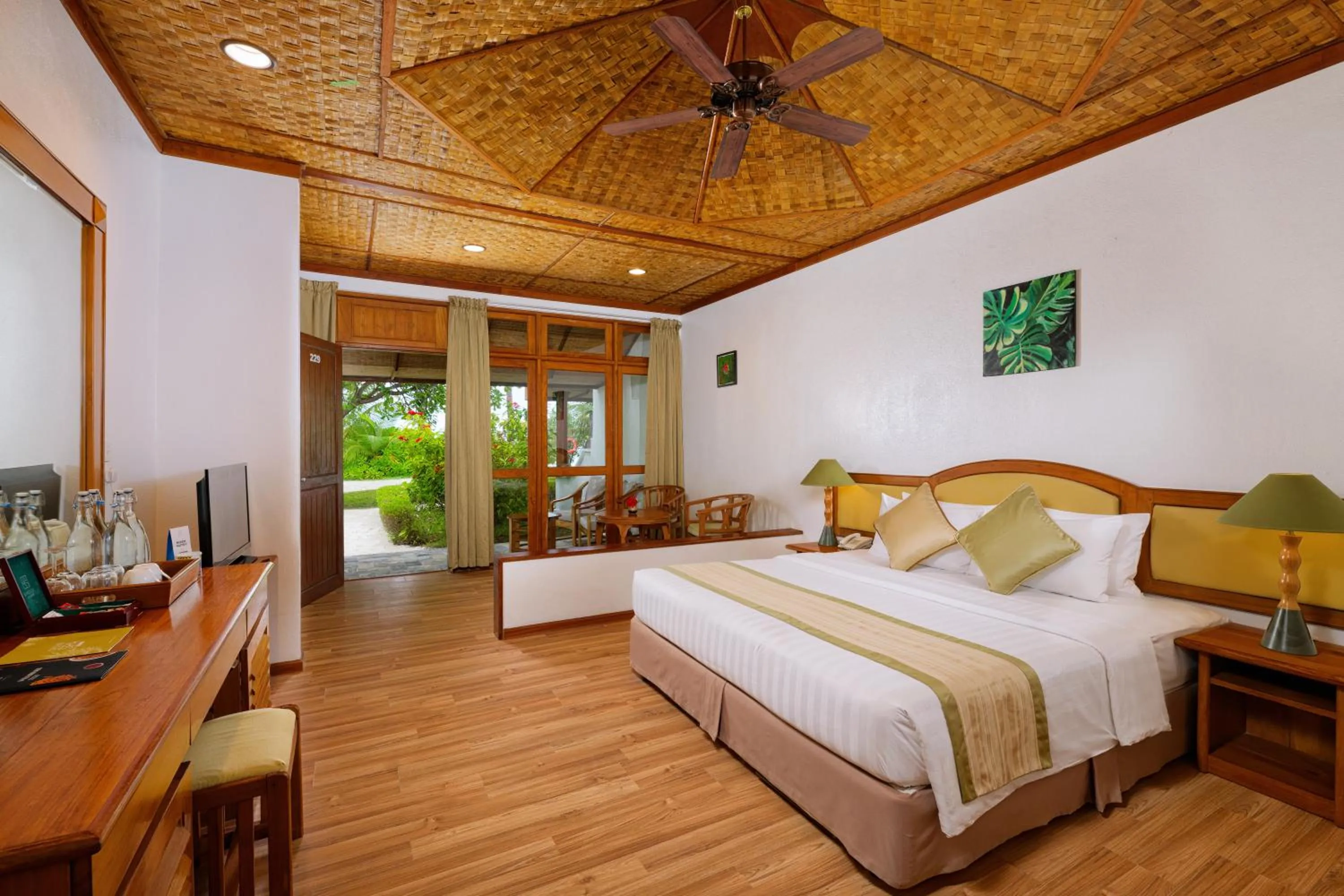 Photo of the whole room, Bed in Bandos Maldives