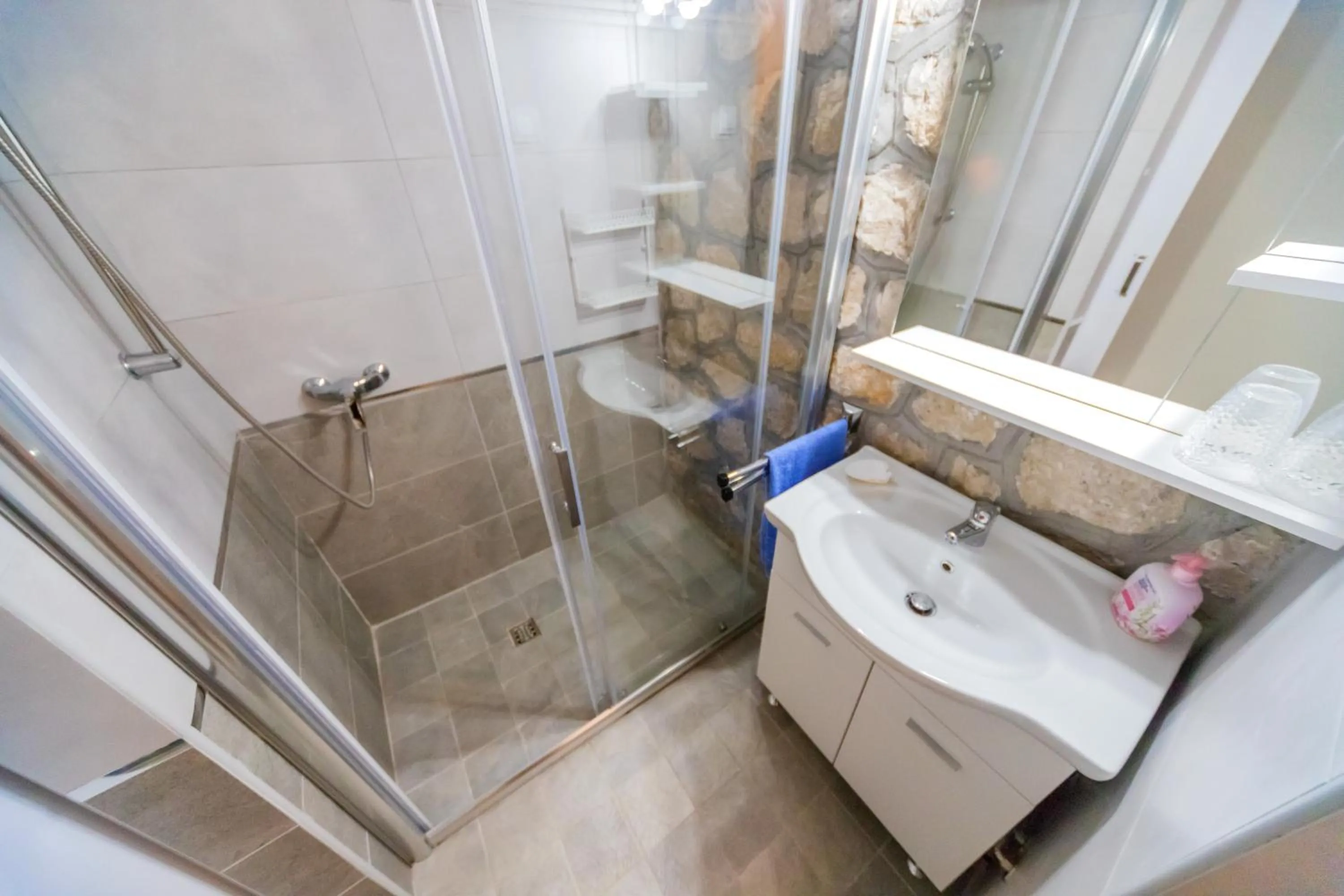 Shower in Apartments Mirian