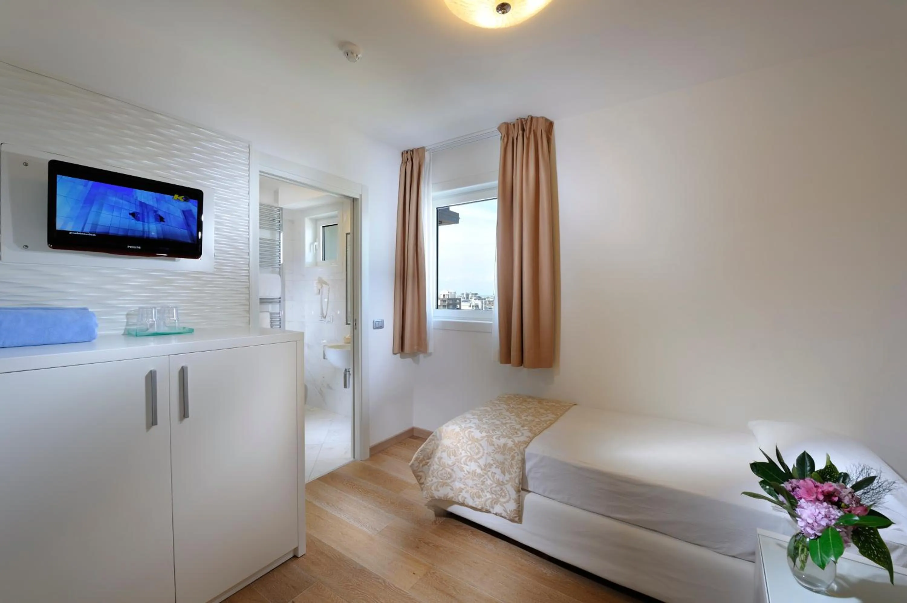 Bedroom, Bed in Grand Hotel Playa