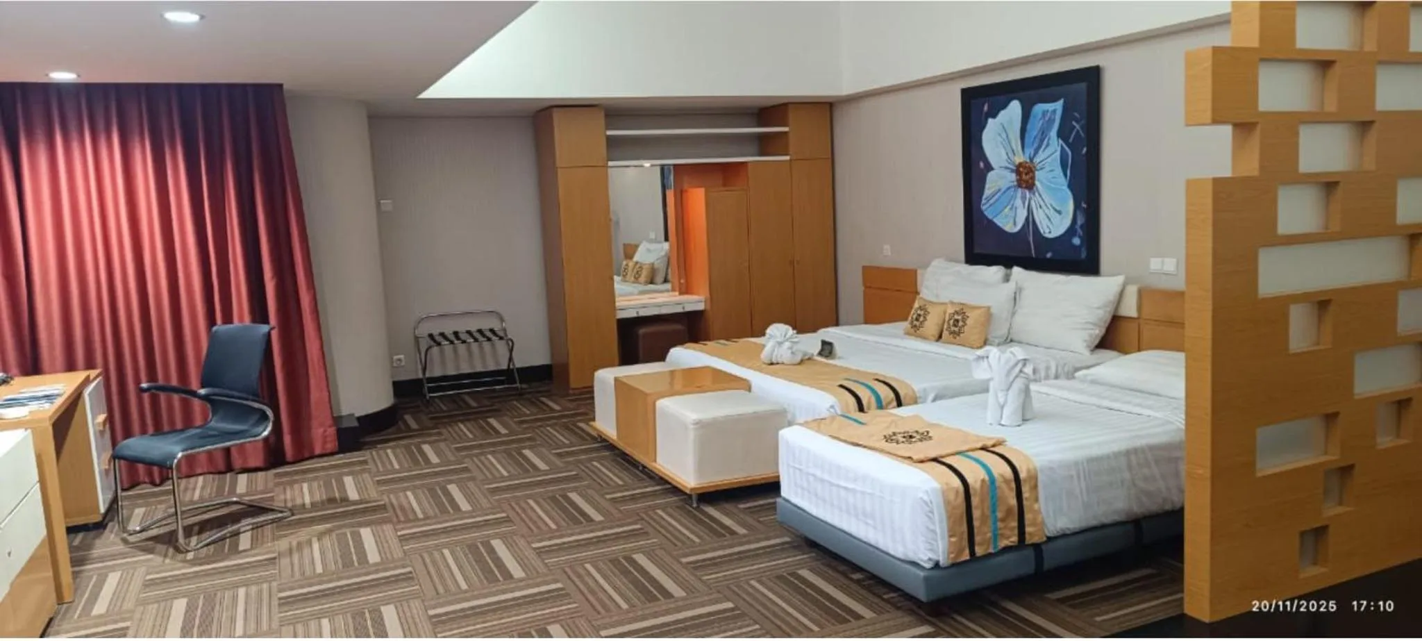 Bed in Merlynn Park Hotel