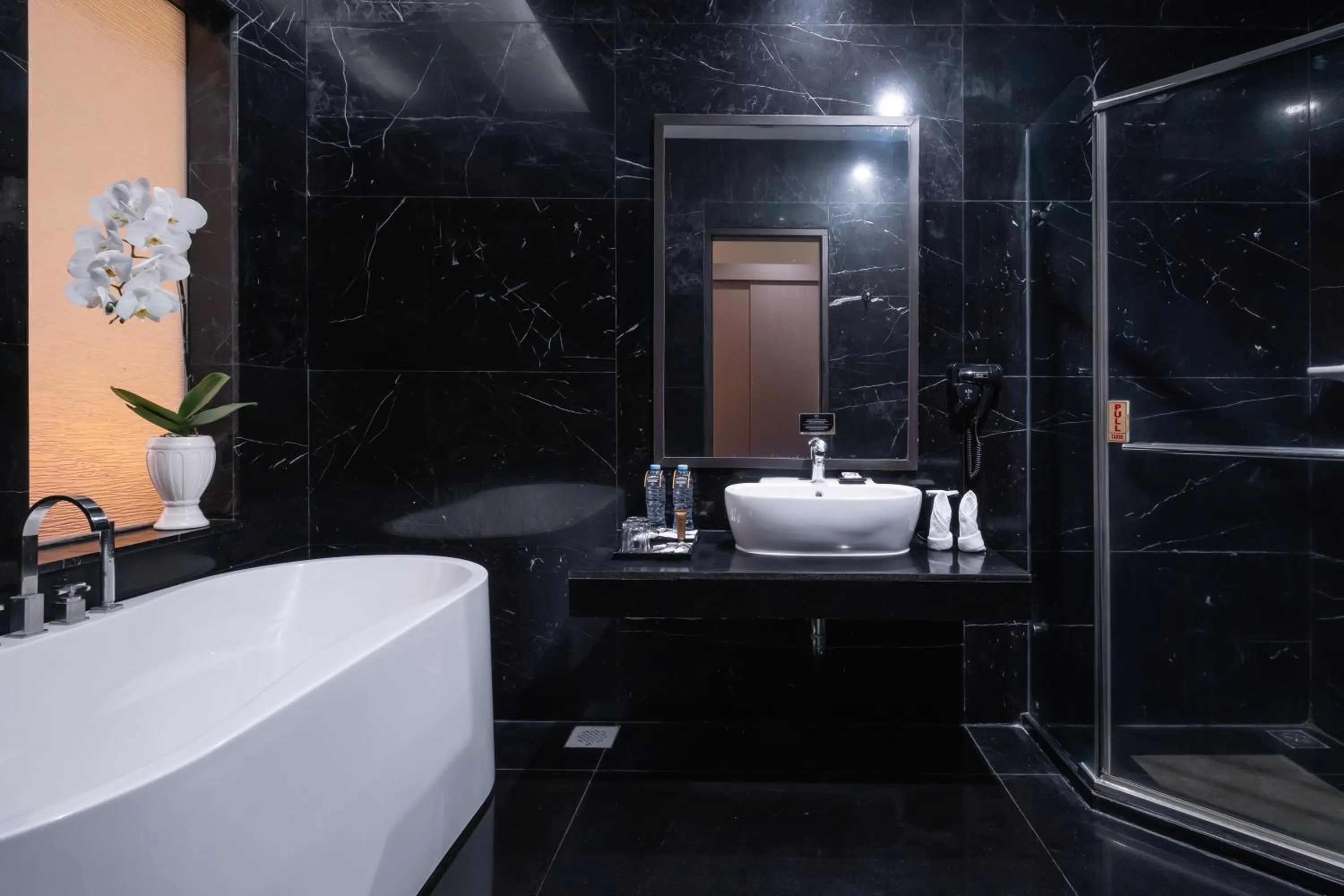 Shower in Merlynn Park Hotel