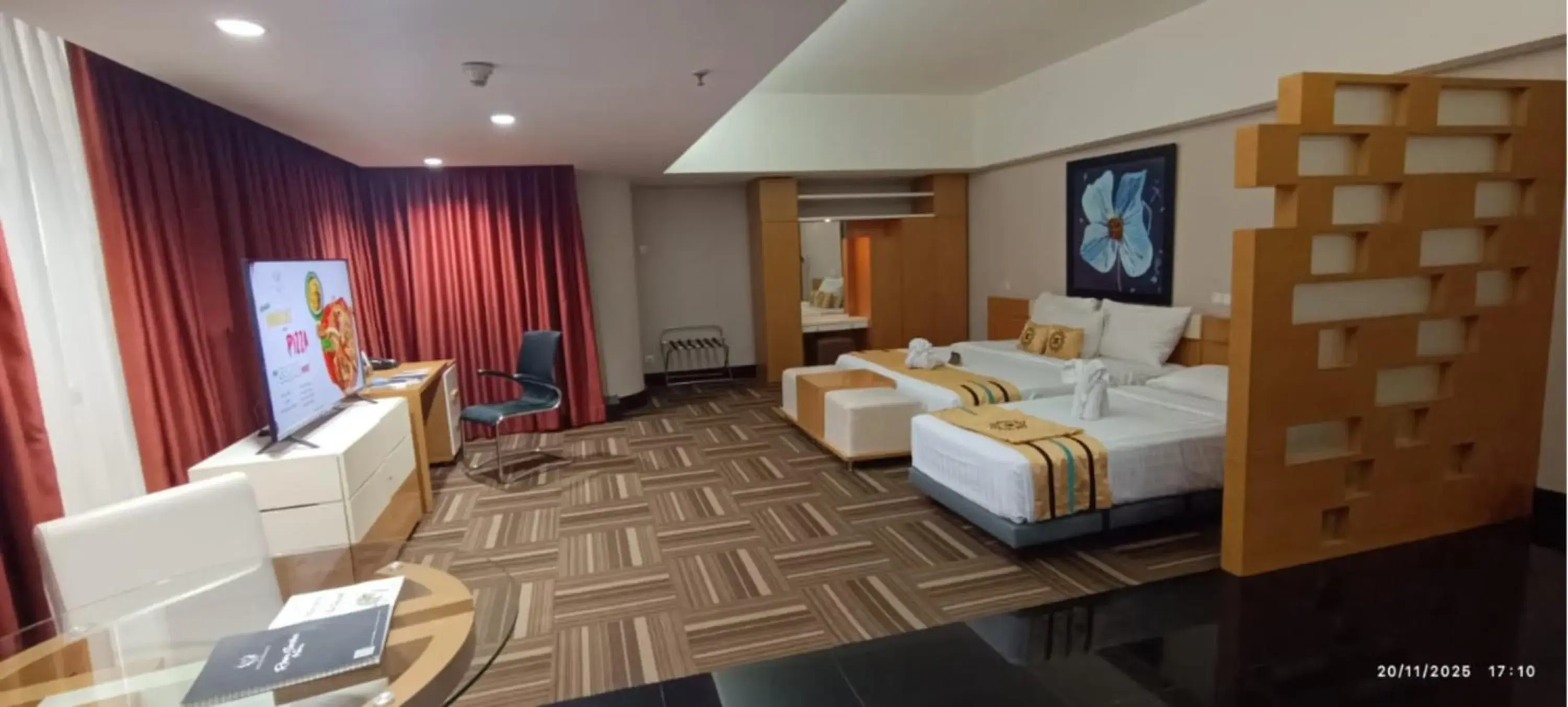 Bed in Merlynn Park Hotel Bed in Merlynn Park Hotel