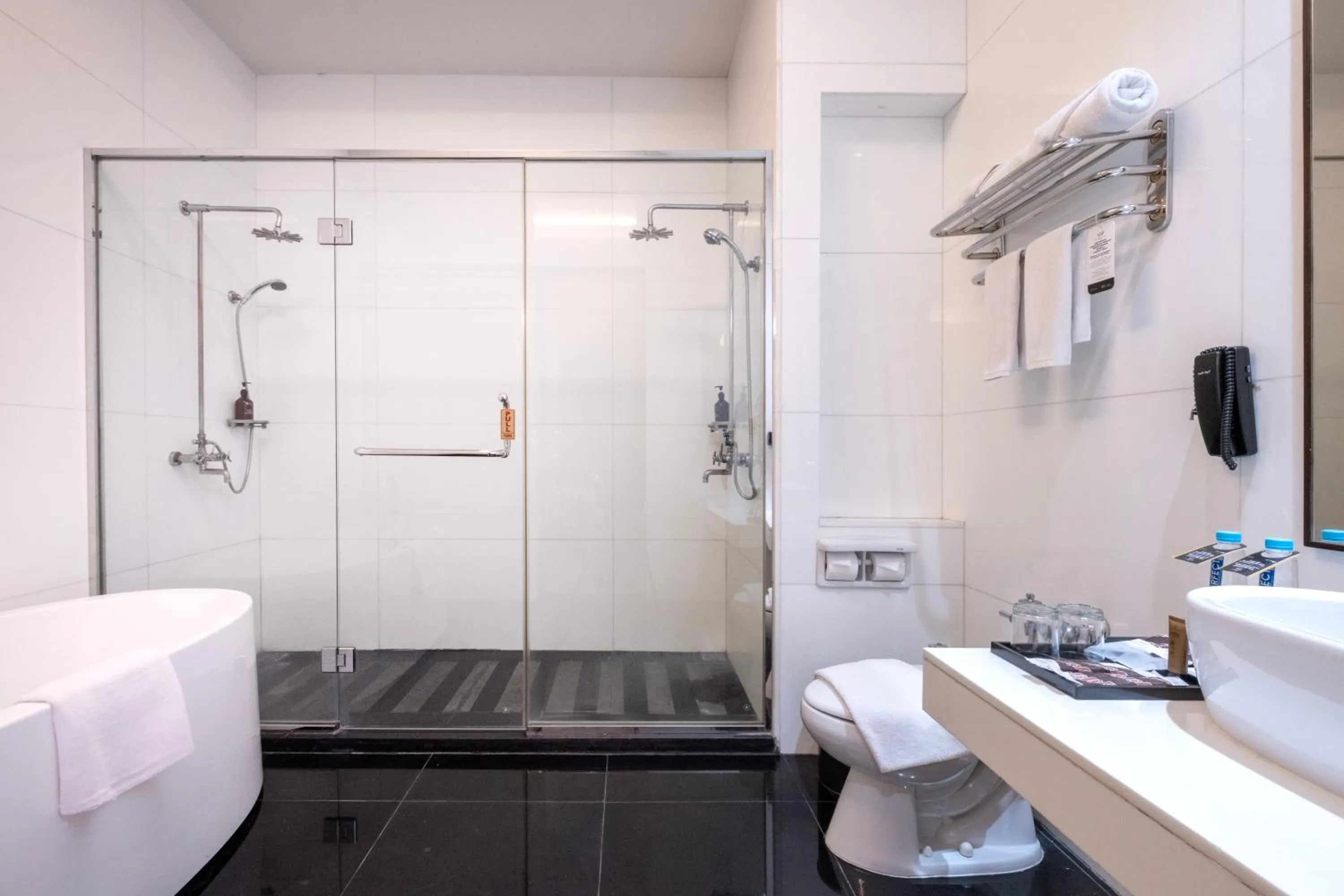 Shower in Merlynn Park Hotel