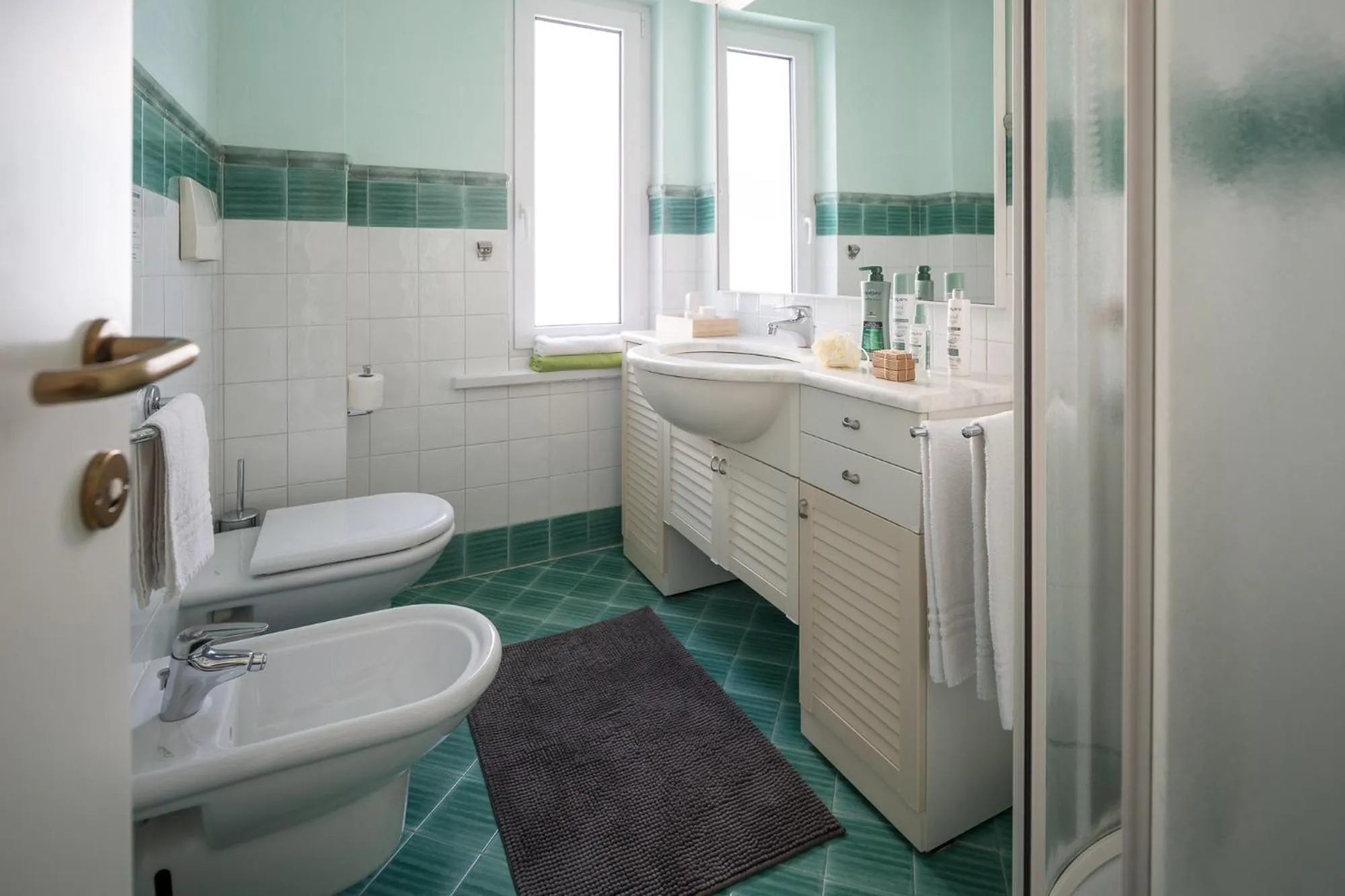 Shower in Hotel Astro