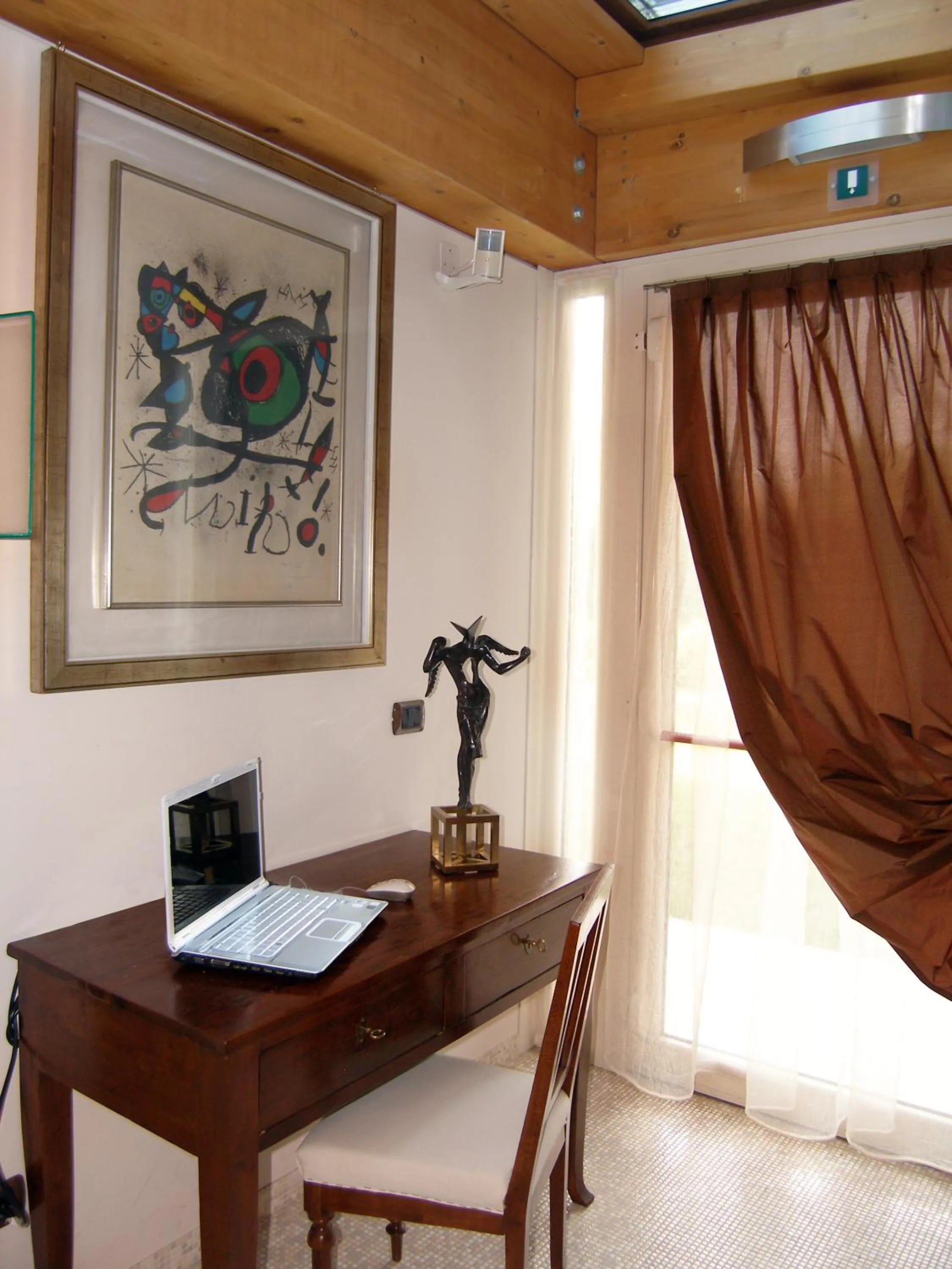 TV and multimedia in Relais Villa Annamaria Bed end Breakfast