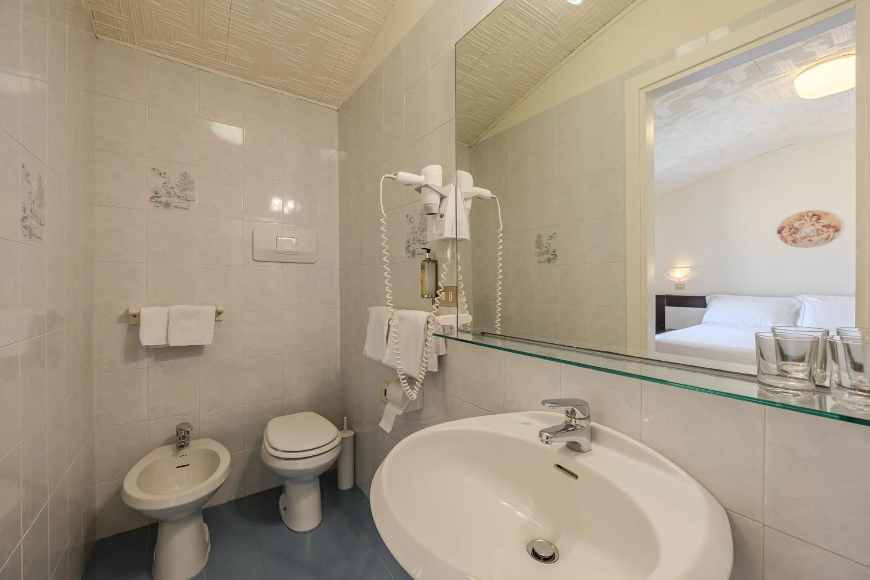 Shower in Hotel Alla Torre