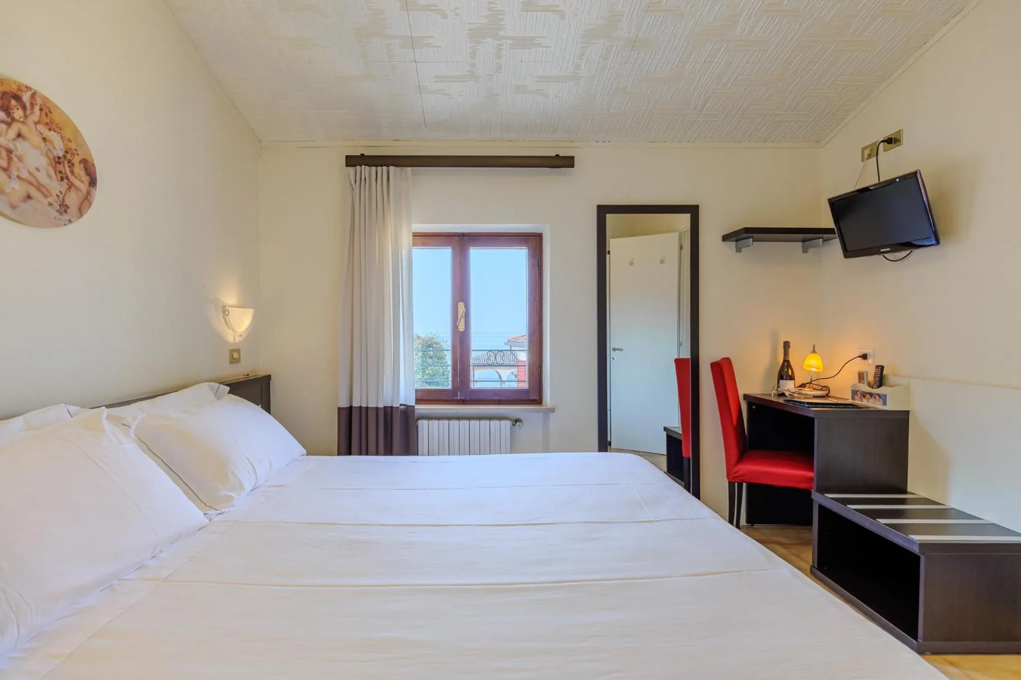 Bedroom, Bed in Hotel Alla Torre