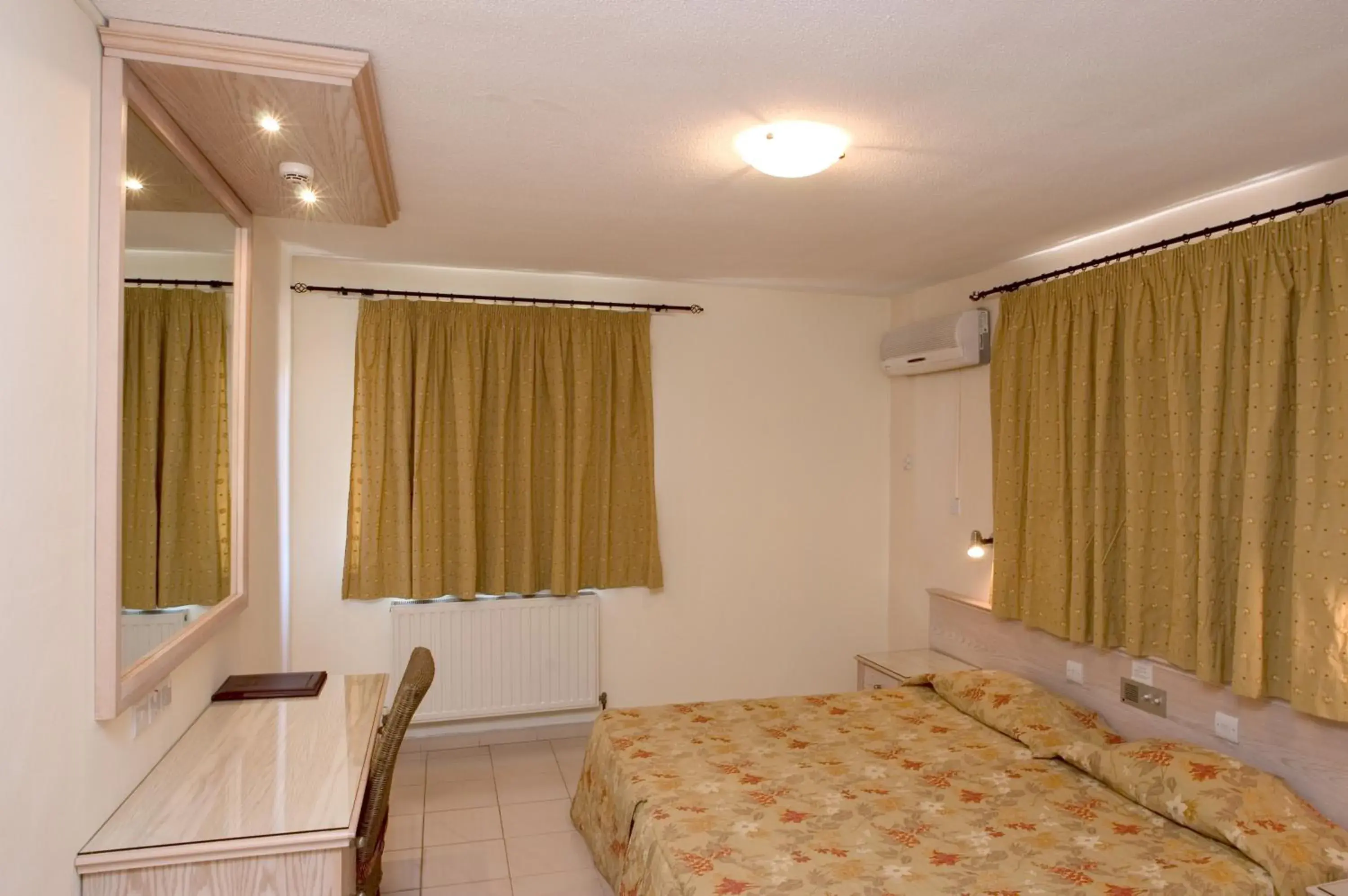 Seating area, Bed in Senator Hotel Apartments - Adults Only Seating area, Bed in Senator Hotel Apartments - Adults Only