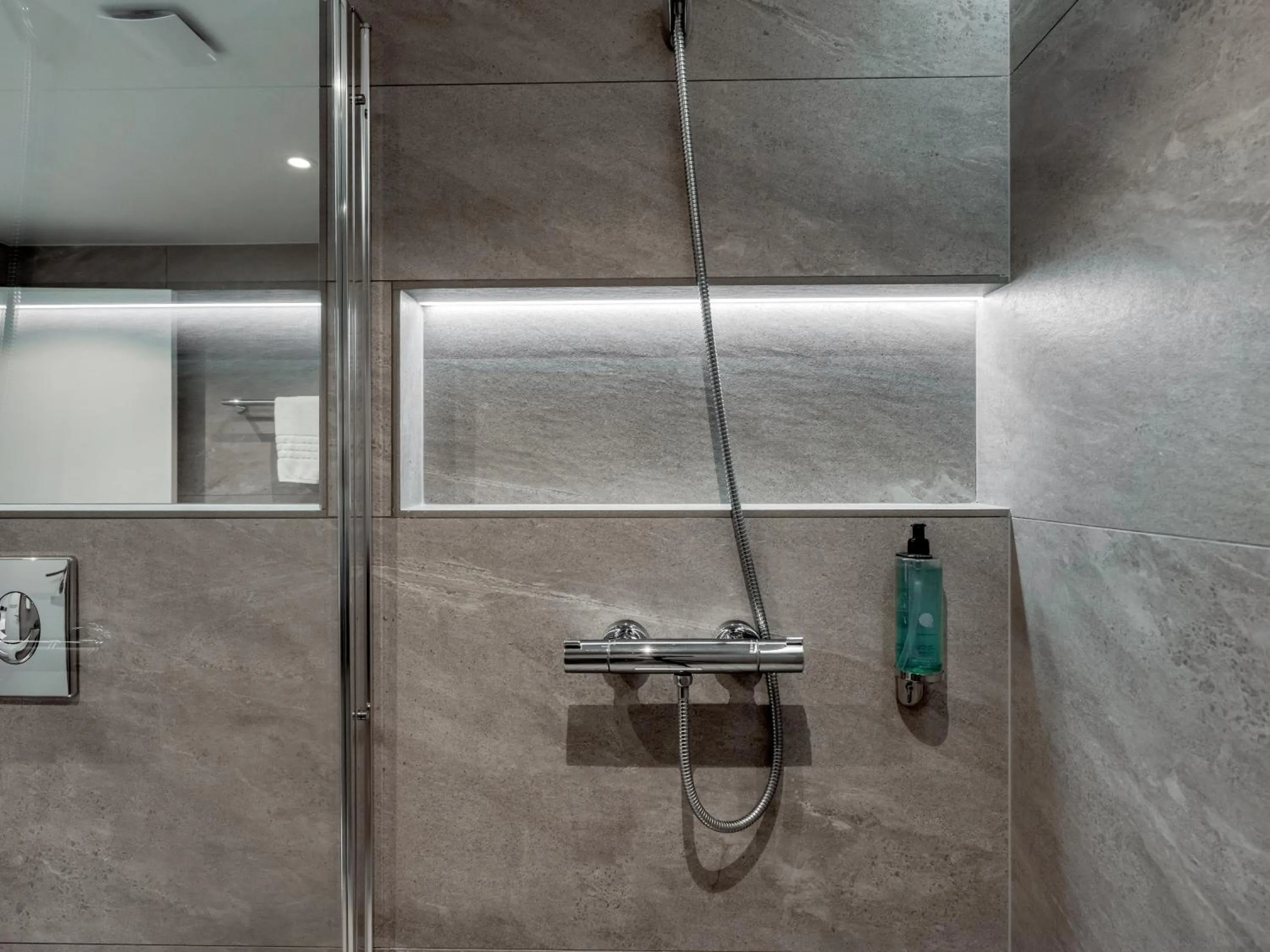 Shower in Tyssedal Hotel