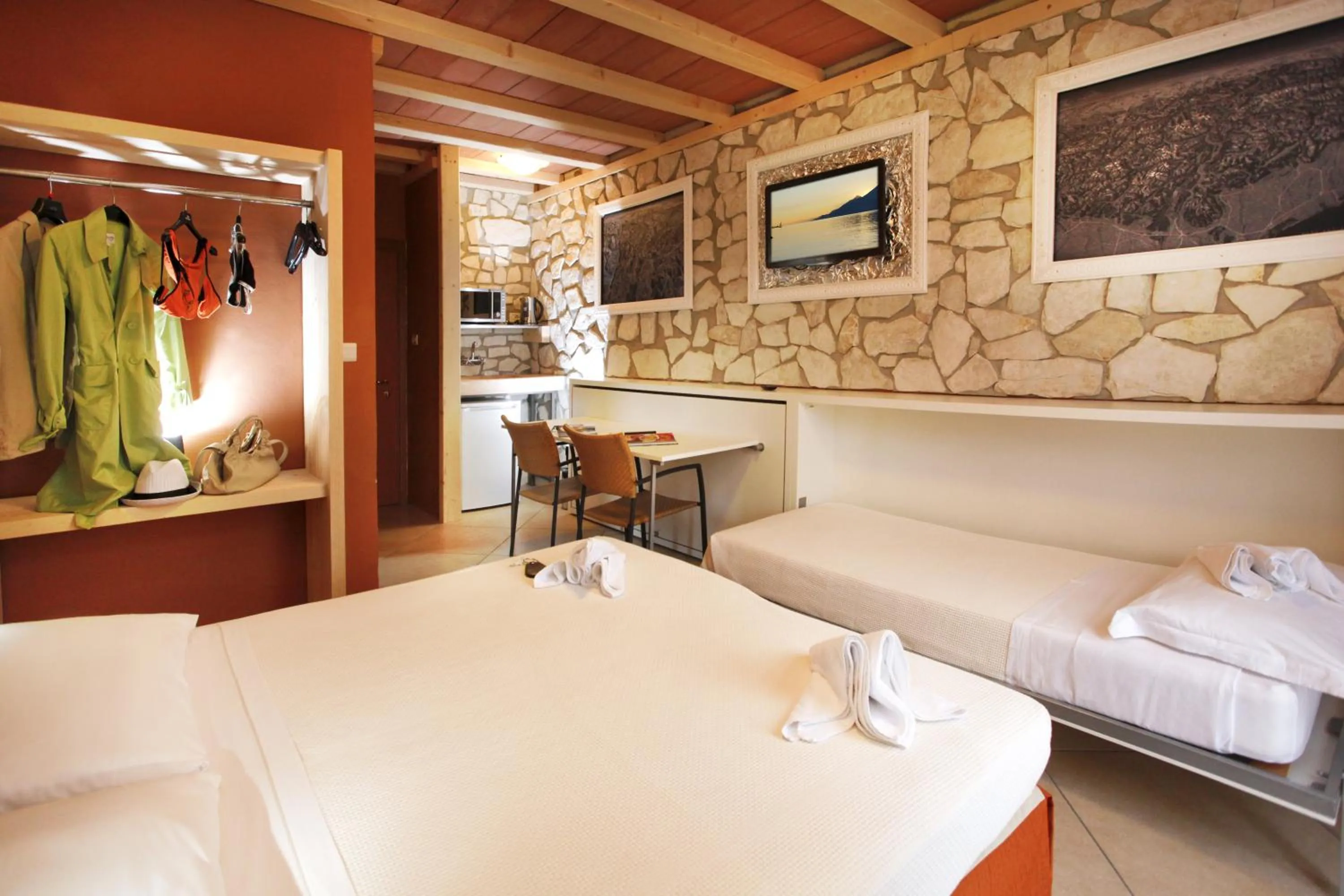 Photo of the whole room, Bed in Albergo Garni Orchidea