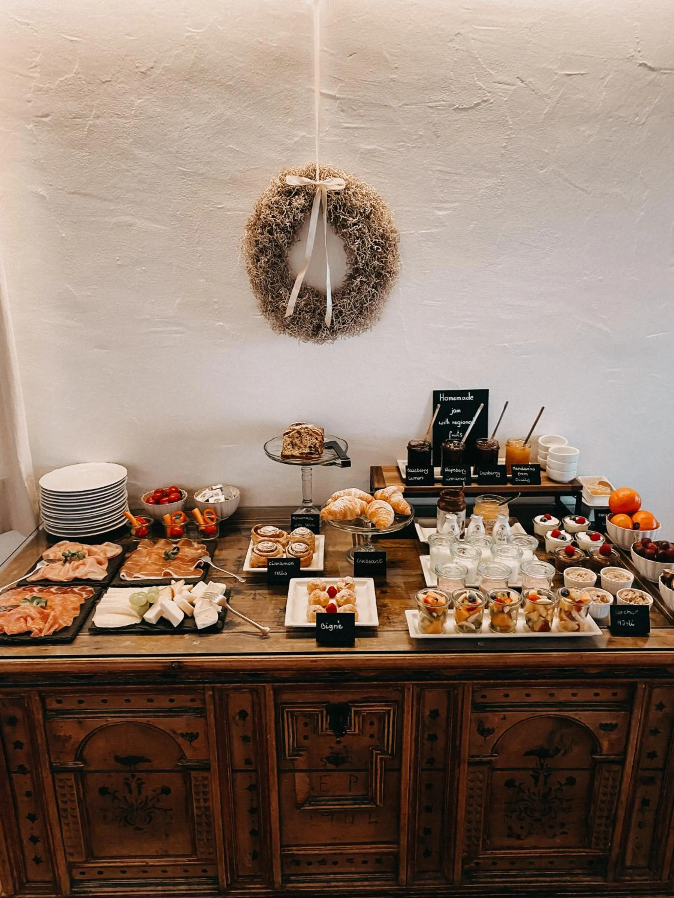 Food and drinks in Mountain Chalet Pra Ronch