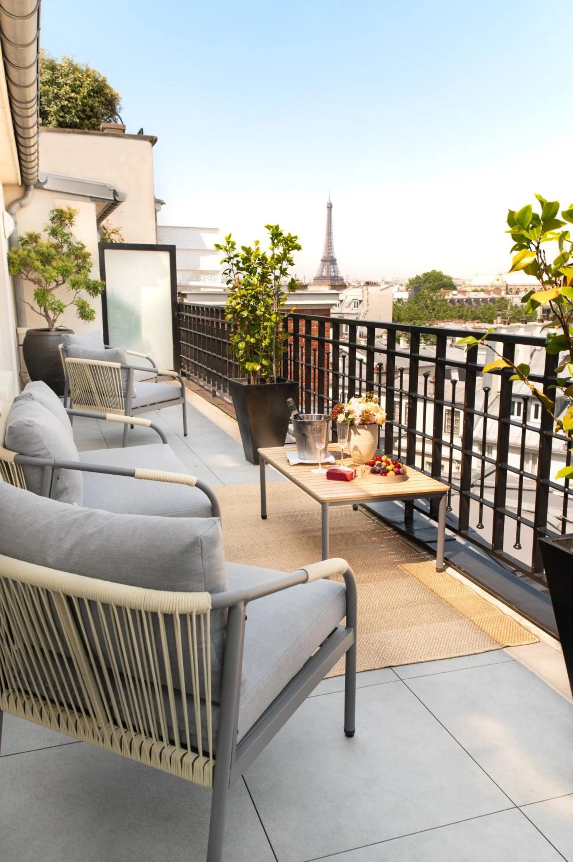 Patio in Hôtel Pont Royal Paris