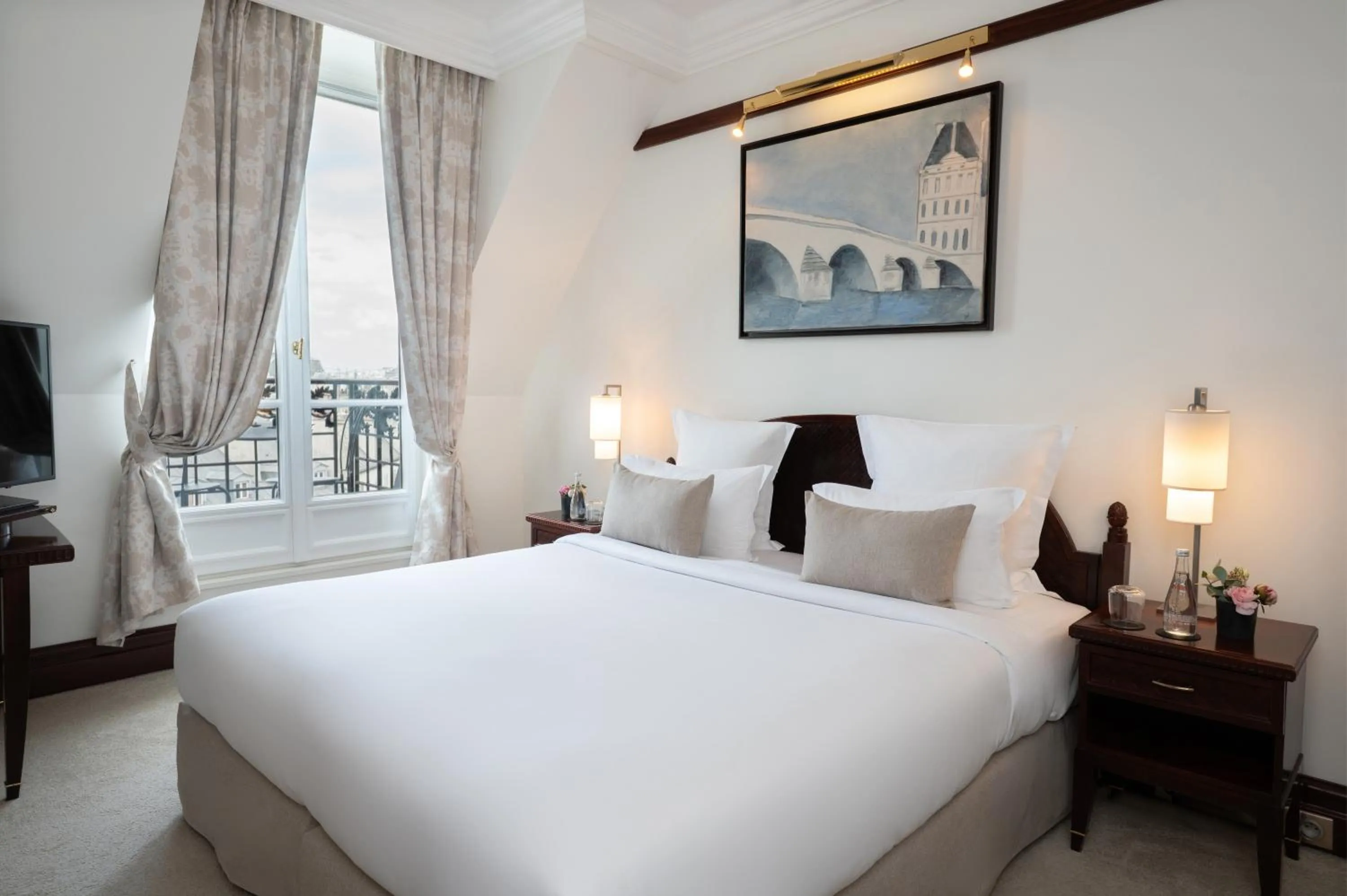 Bed in Hôtel Pont Royal Paris