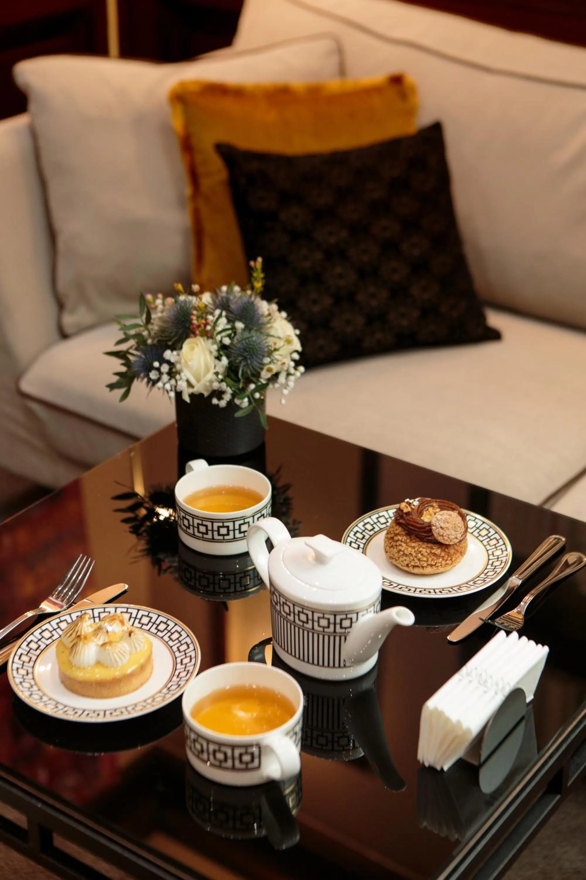 Lounge or bar in Hôtel Pont Royal Paris