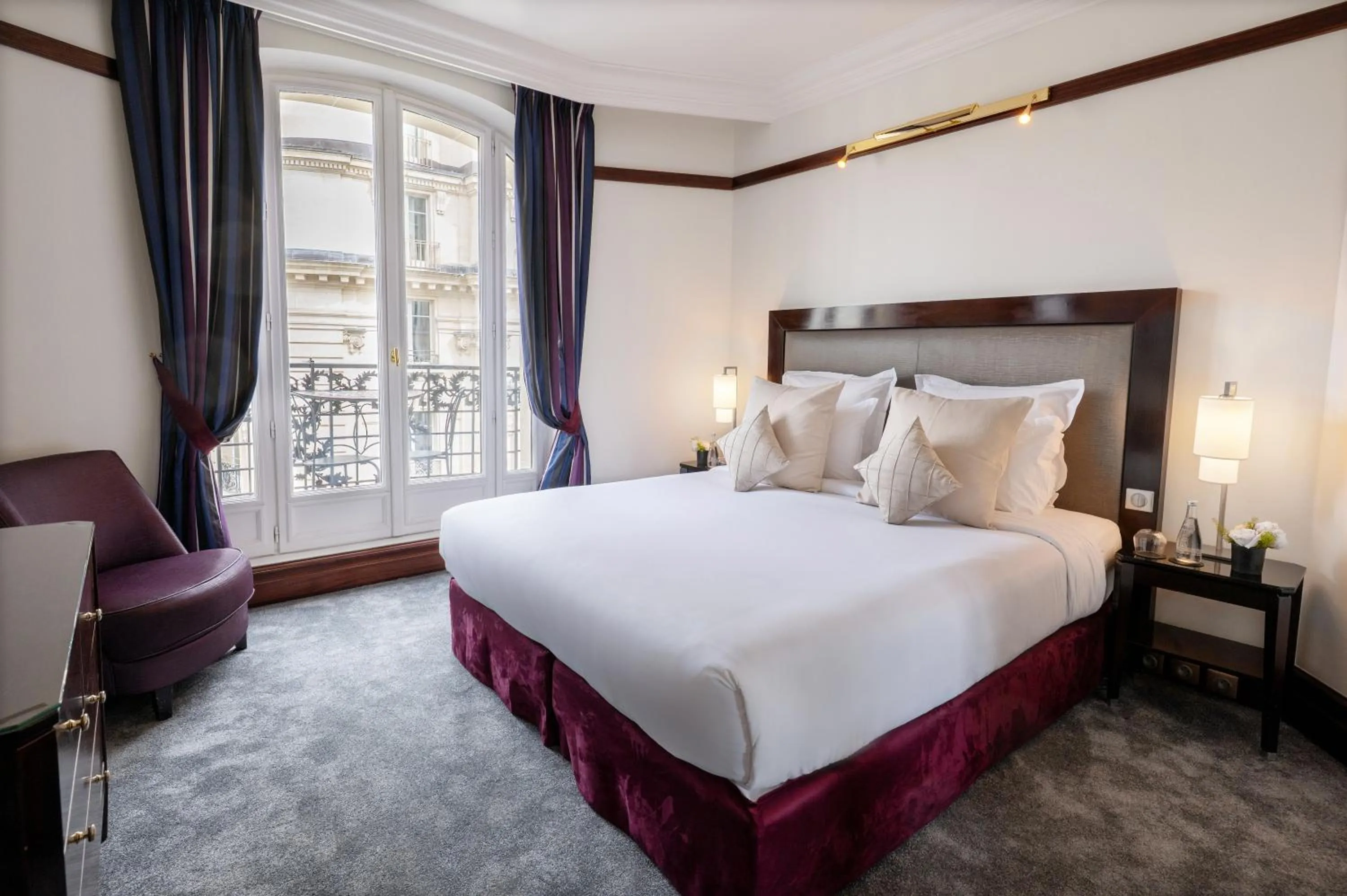 Bed in Hôtel Pont Royal Paris