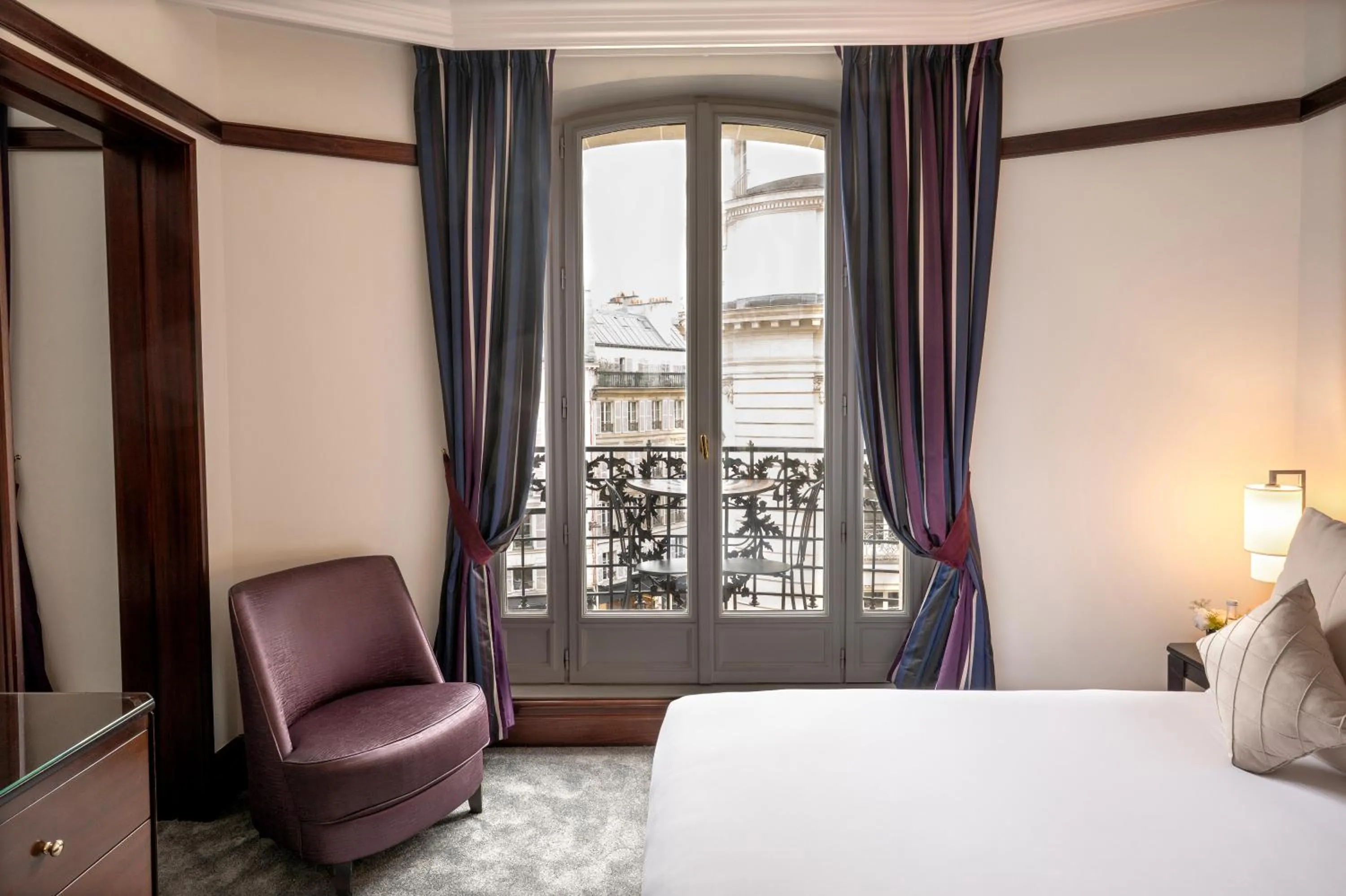 Bed in Hôtel Pont Royal Paris