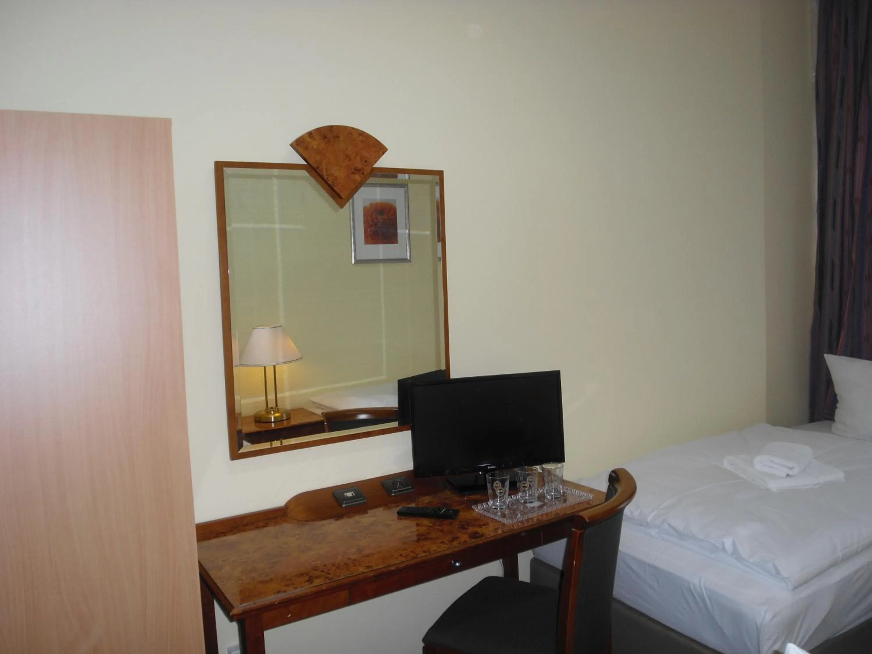 TV and multimedia, Bed in Hotel Amadeus Central