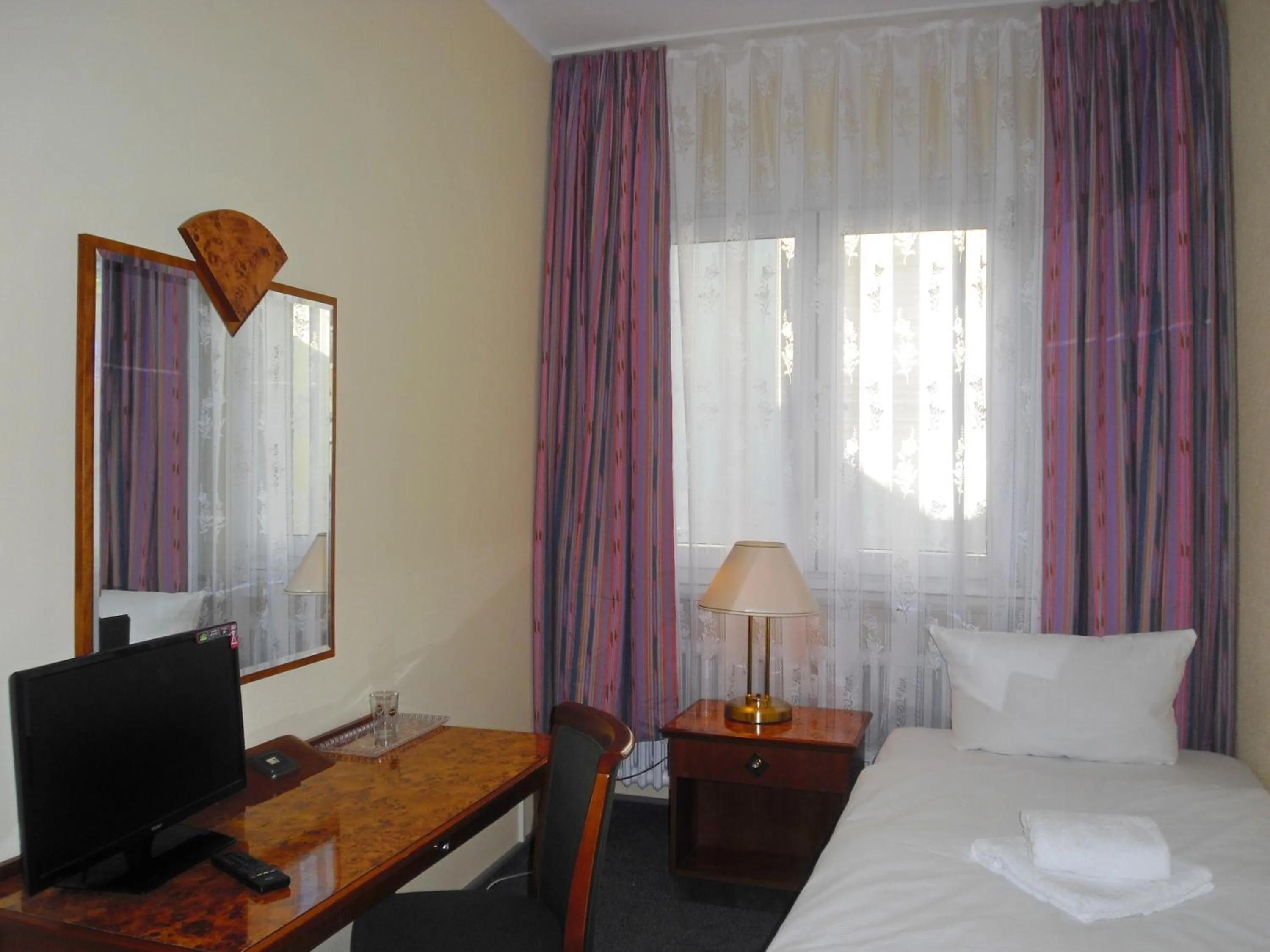 Photo of the whole room, Bed in Hotel Amadeus Central