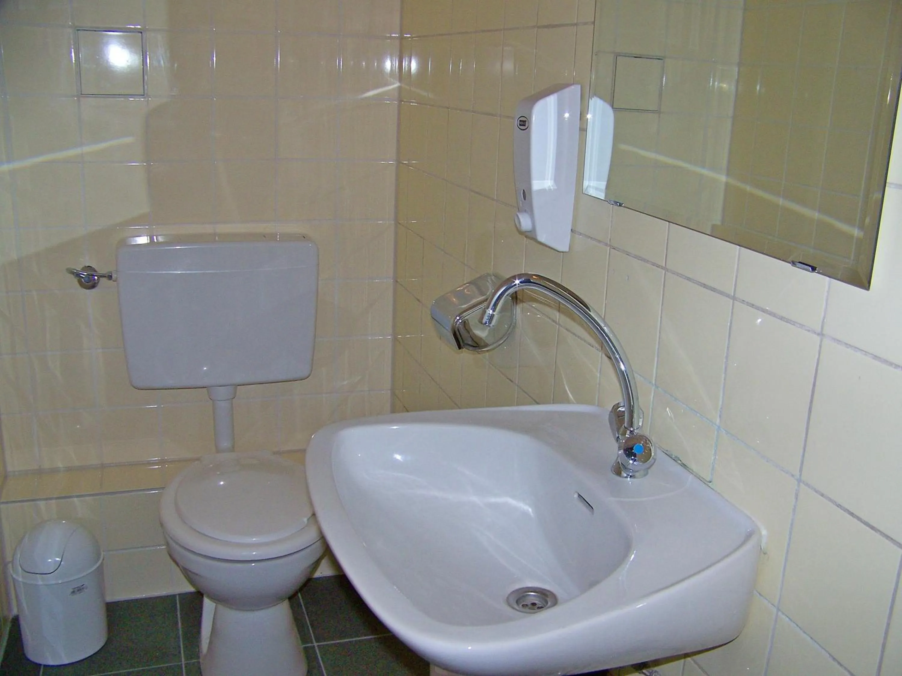 Toilet in Hotel Amadeus Central