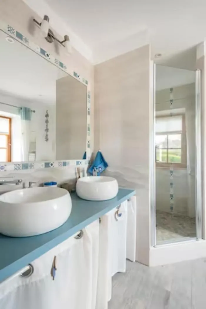 Bathroom in B&B Des Histoires d'Anges - Côté Jardin - Accueil Vélo