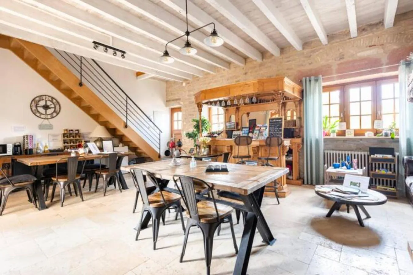 Restaurant/places to eat in B&B Des Histoires d'Anges - Côté Jardin - Accueil Vélo