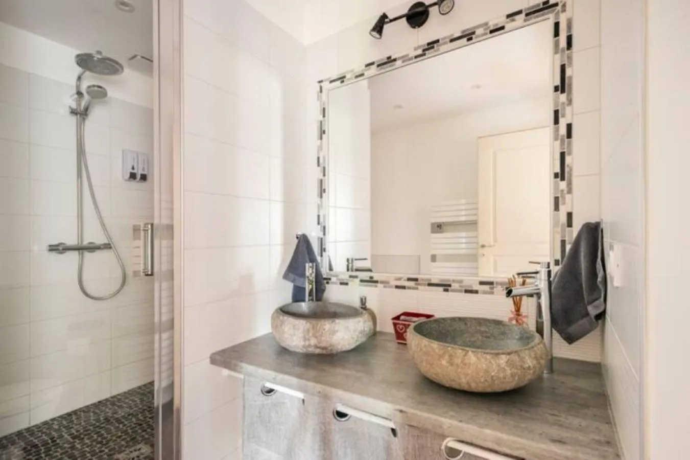 Bathroom in B&B Des Histoires d'Anges - Côté Jardin - Accueil Vélo