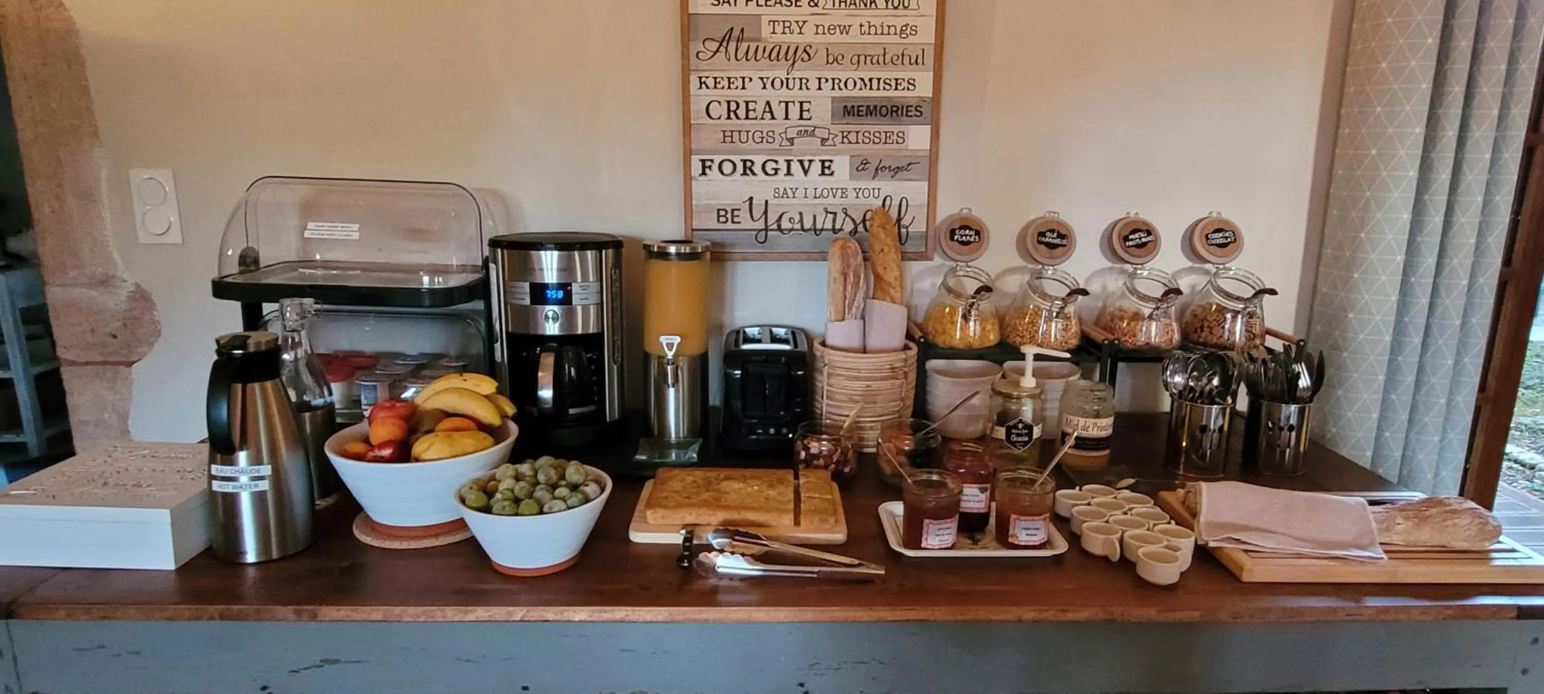 Breakfast in B&B Des Histoires d'Anges - Côté Jardin - Accueil Vélo