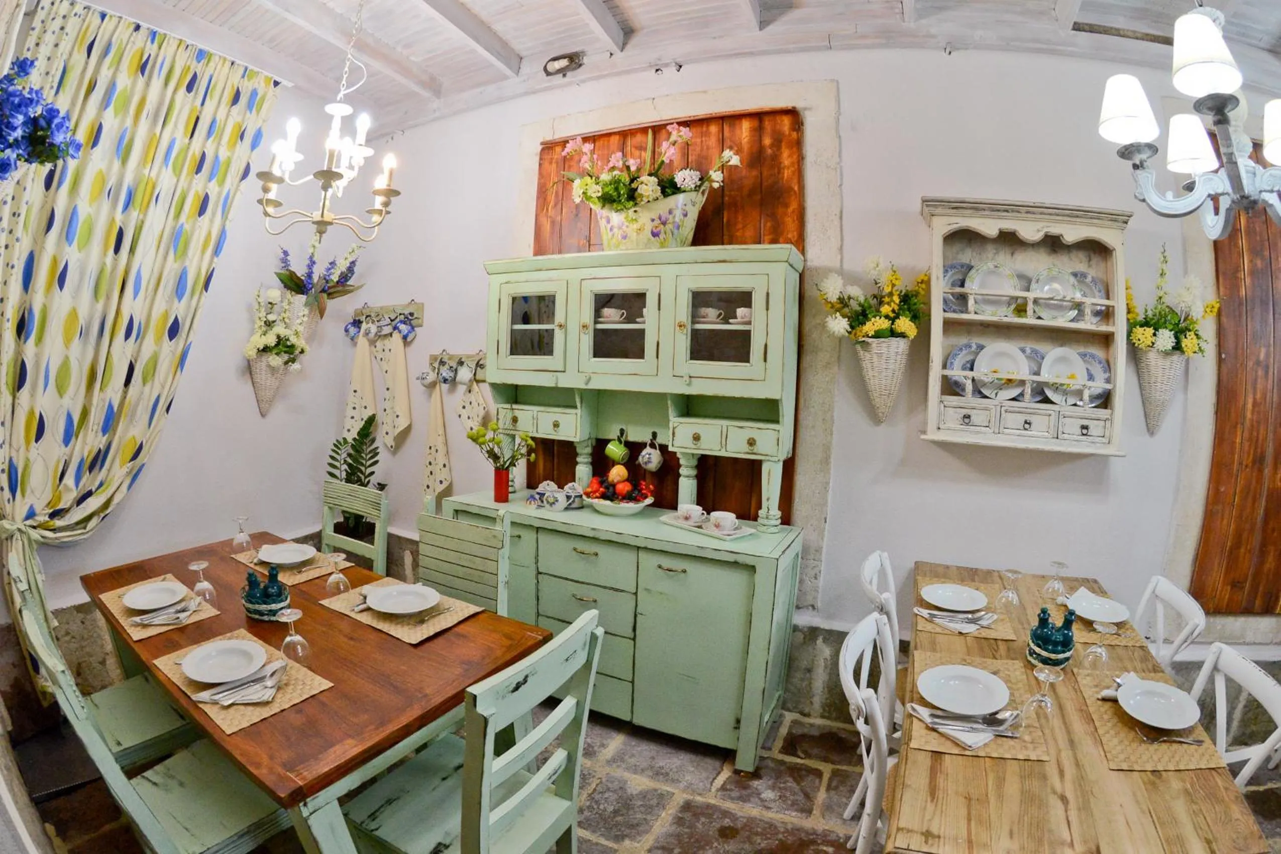 Restaurant/places to eat in Hotel Marija