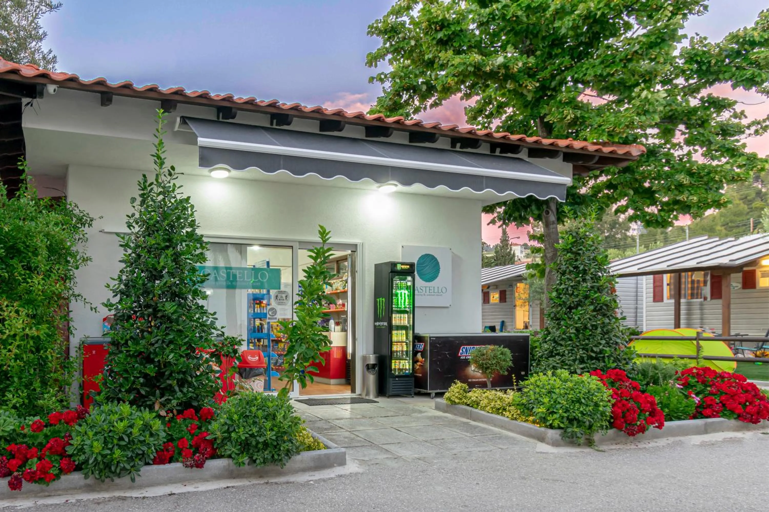 Supermarket/grocery shop in Camping Castello