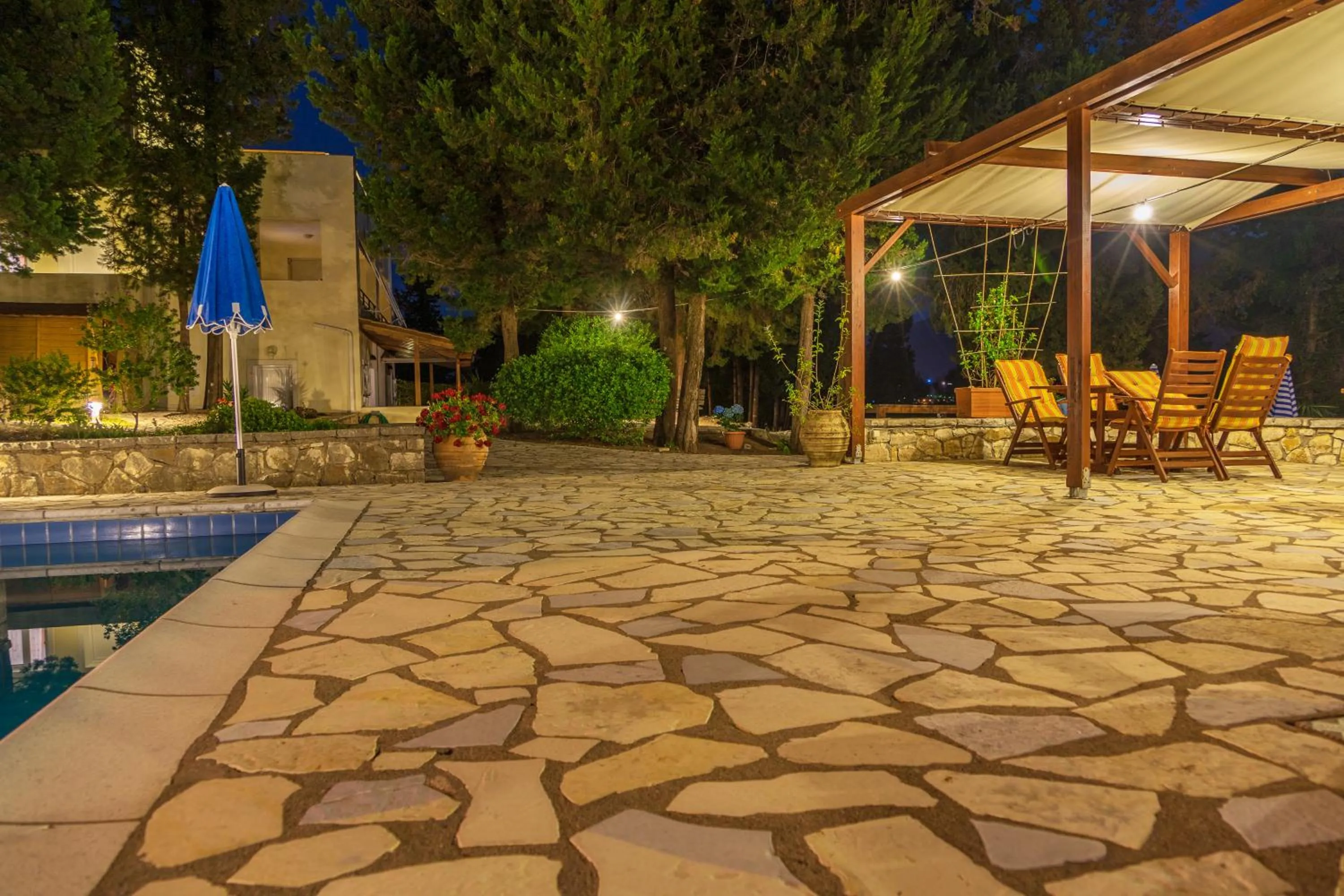 Swimming pool in Geni Garden Apartments