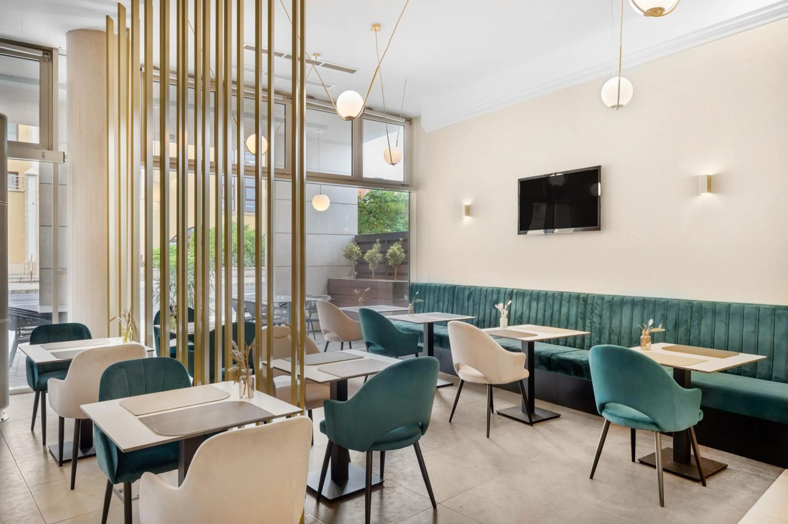 Restaurant/places to eat in Corso Hotel Pécs