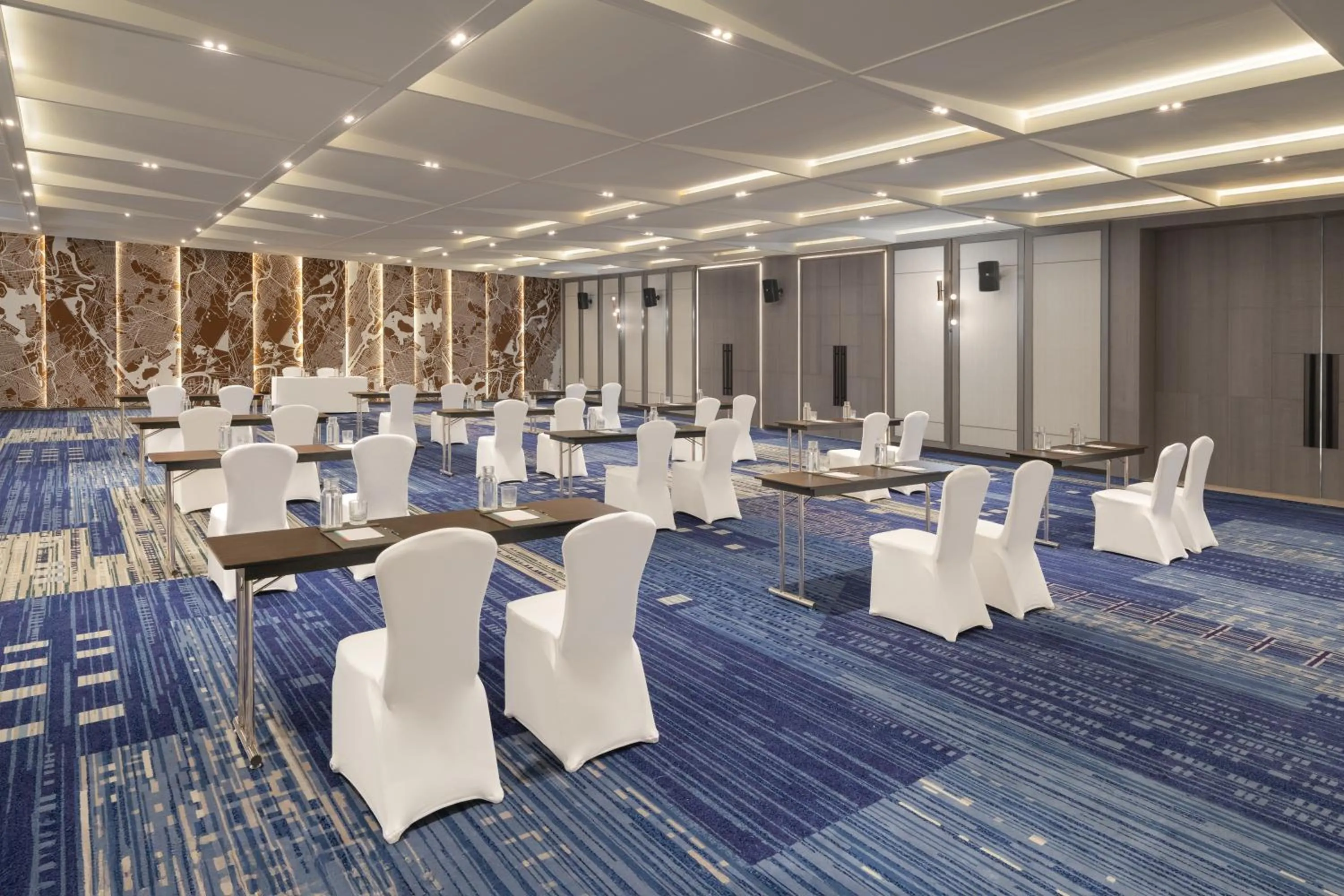 Banquet/Function facilities in Le Meridien Ahmedabad