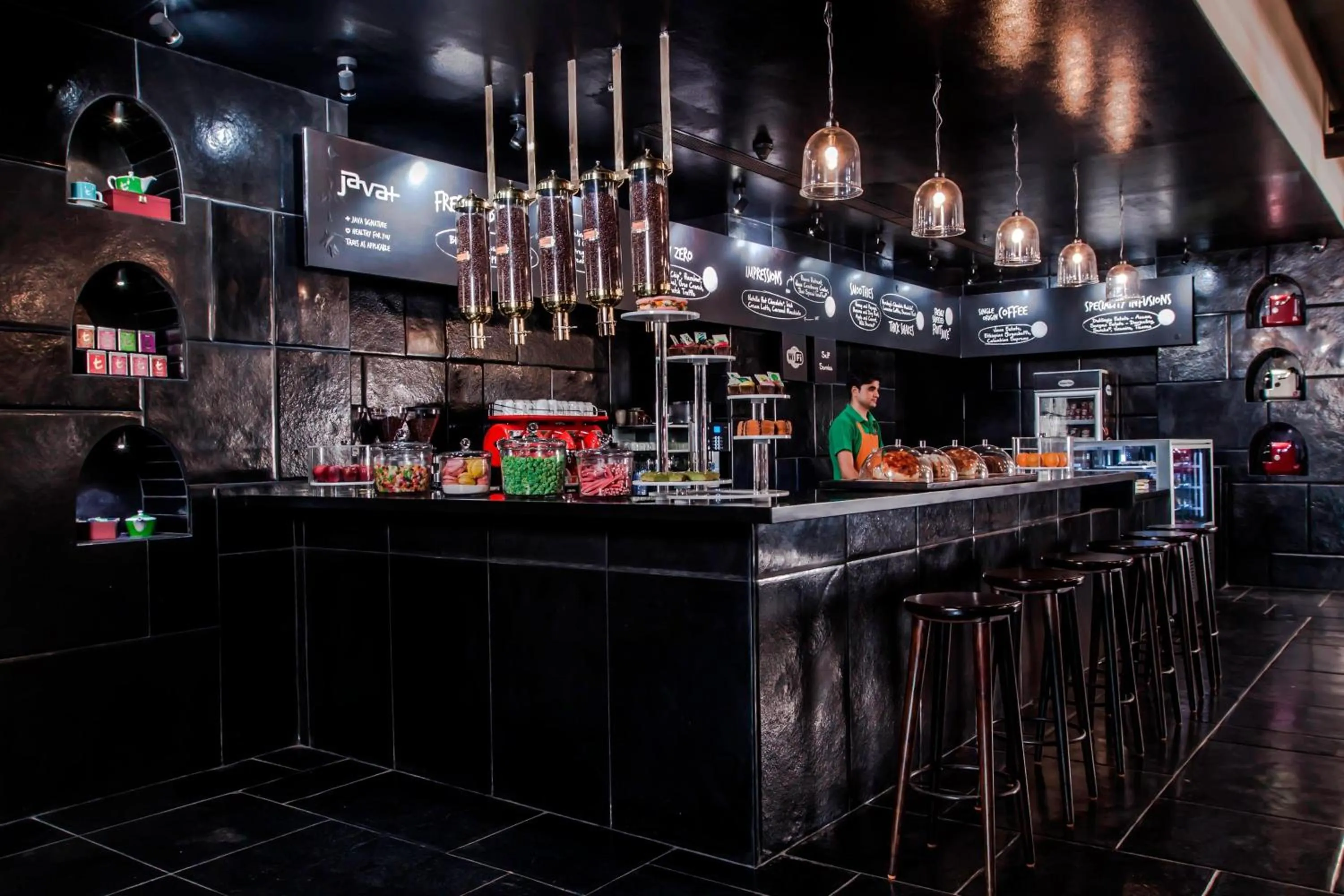 Restaurant/places to eat in Courtyard by Marriott Ahmedabad