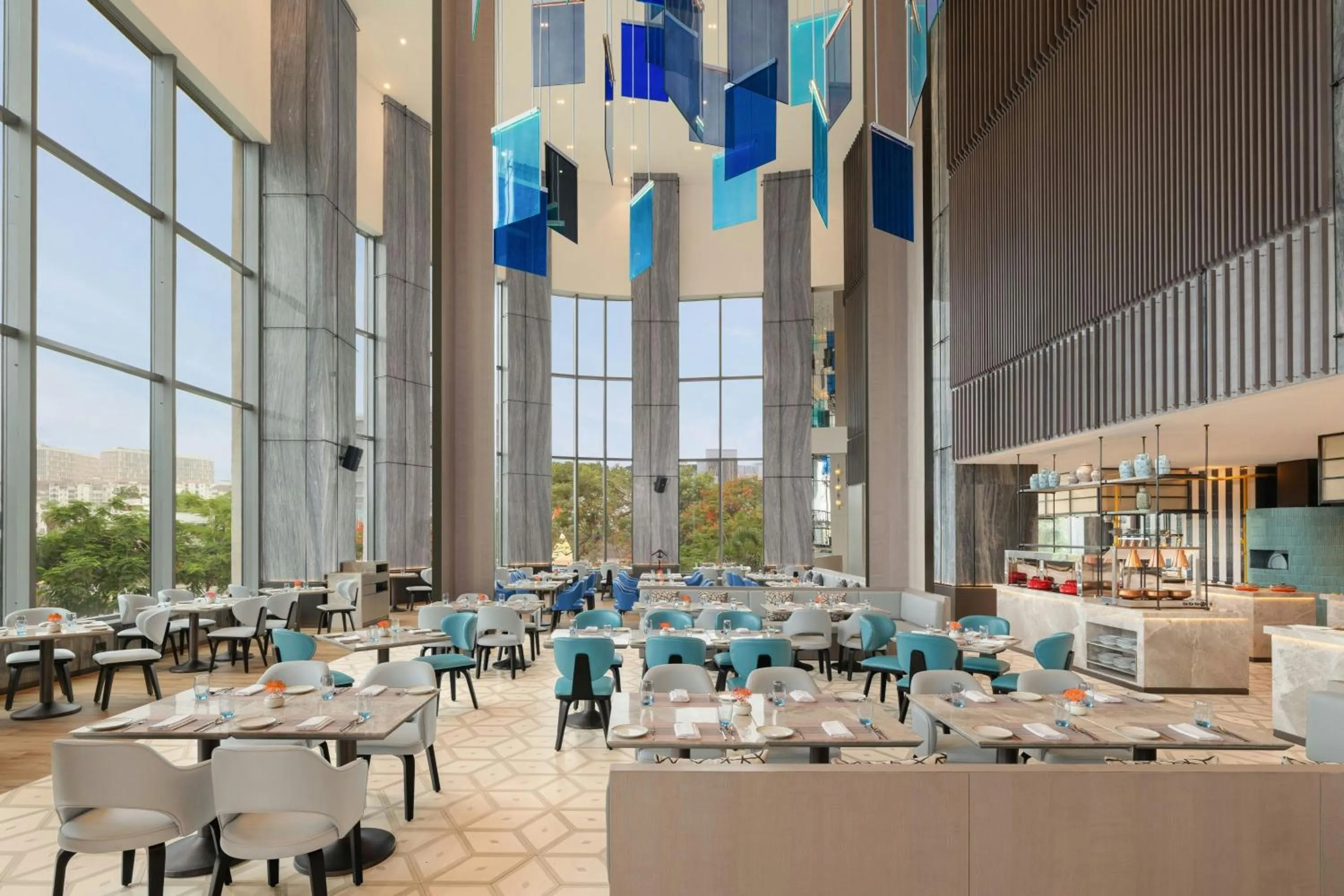 Restaurant/places to eat in Le Meridien Ahmedabad