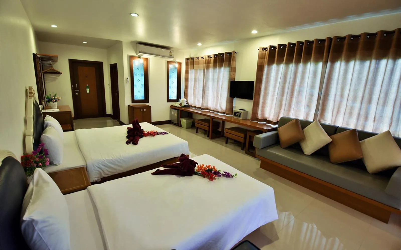 Patio, Bed in Phi Phi Arboreal Resort