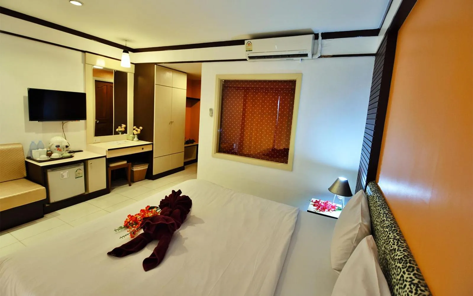 TV and multimedia, Bed in Phi Phi Arboreal Resort