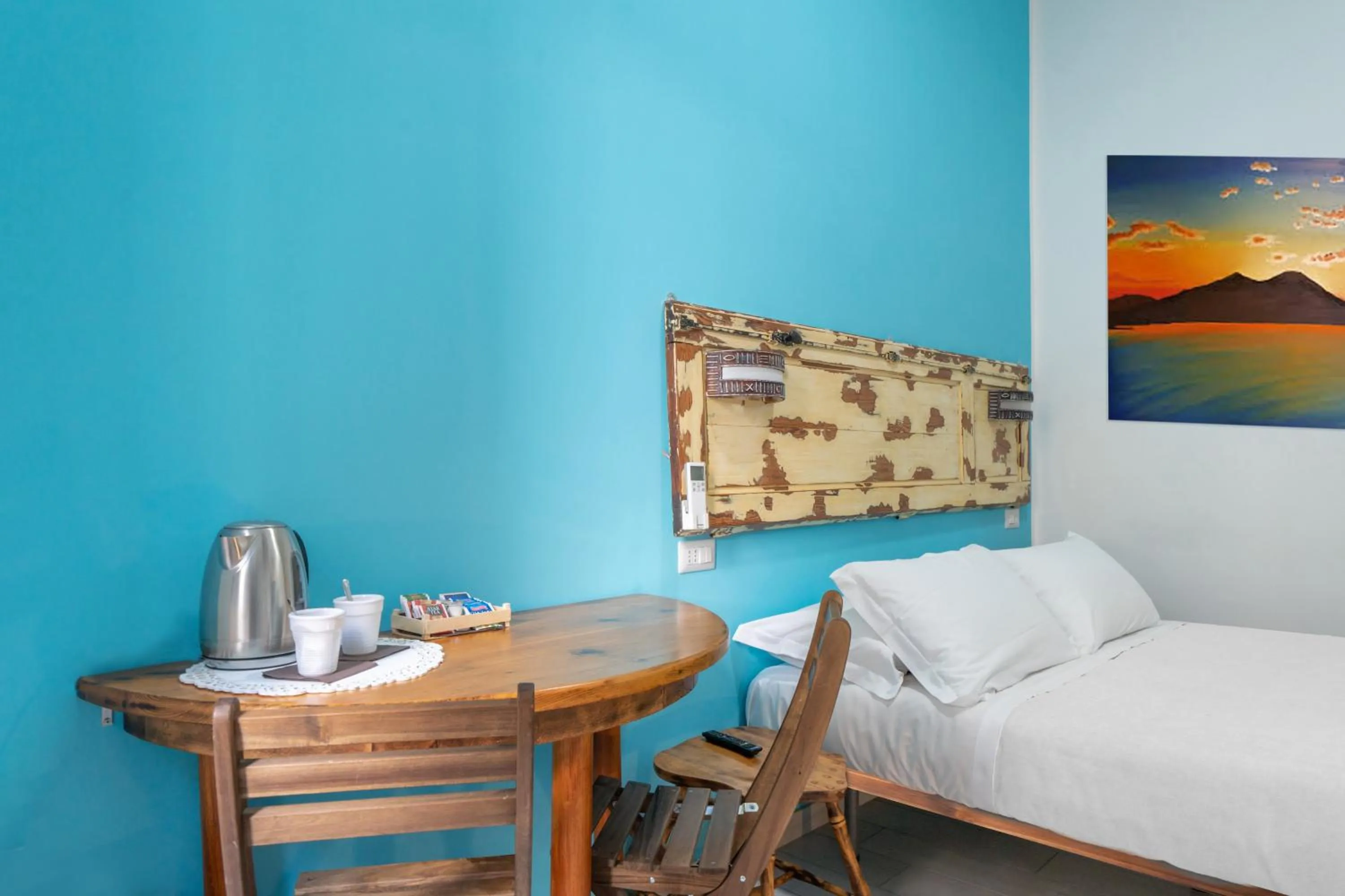 TV and multimedia, Bed in B&B DolceVita Napoli