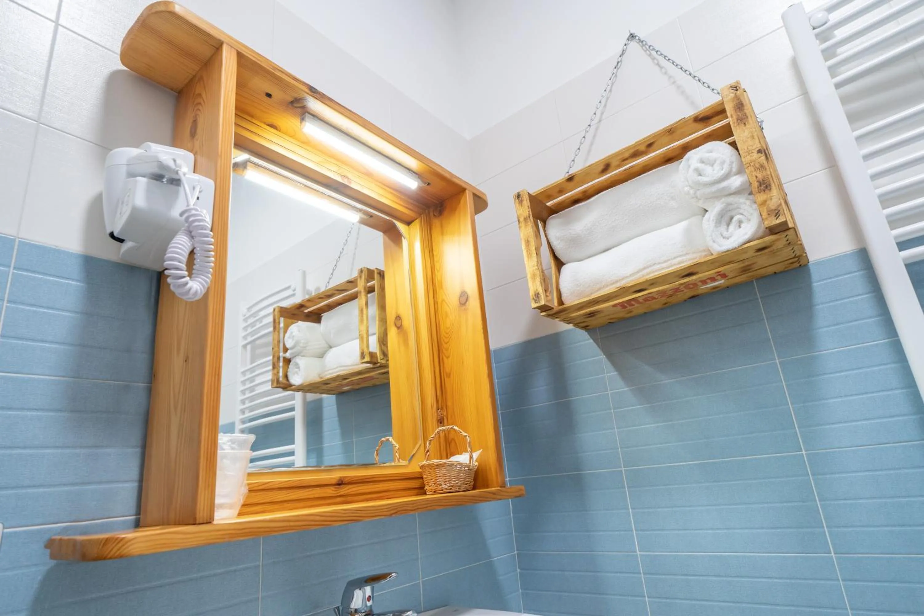 Shower in B&B DolceVita Napoli