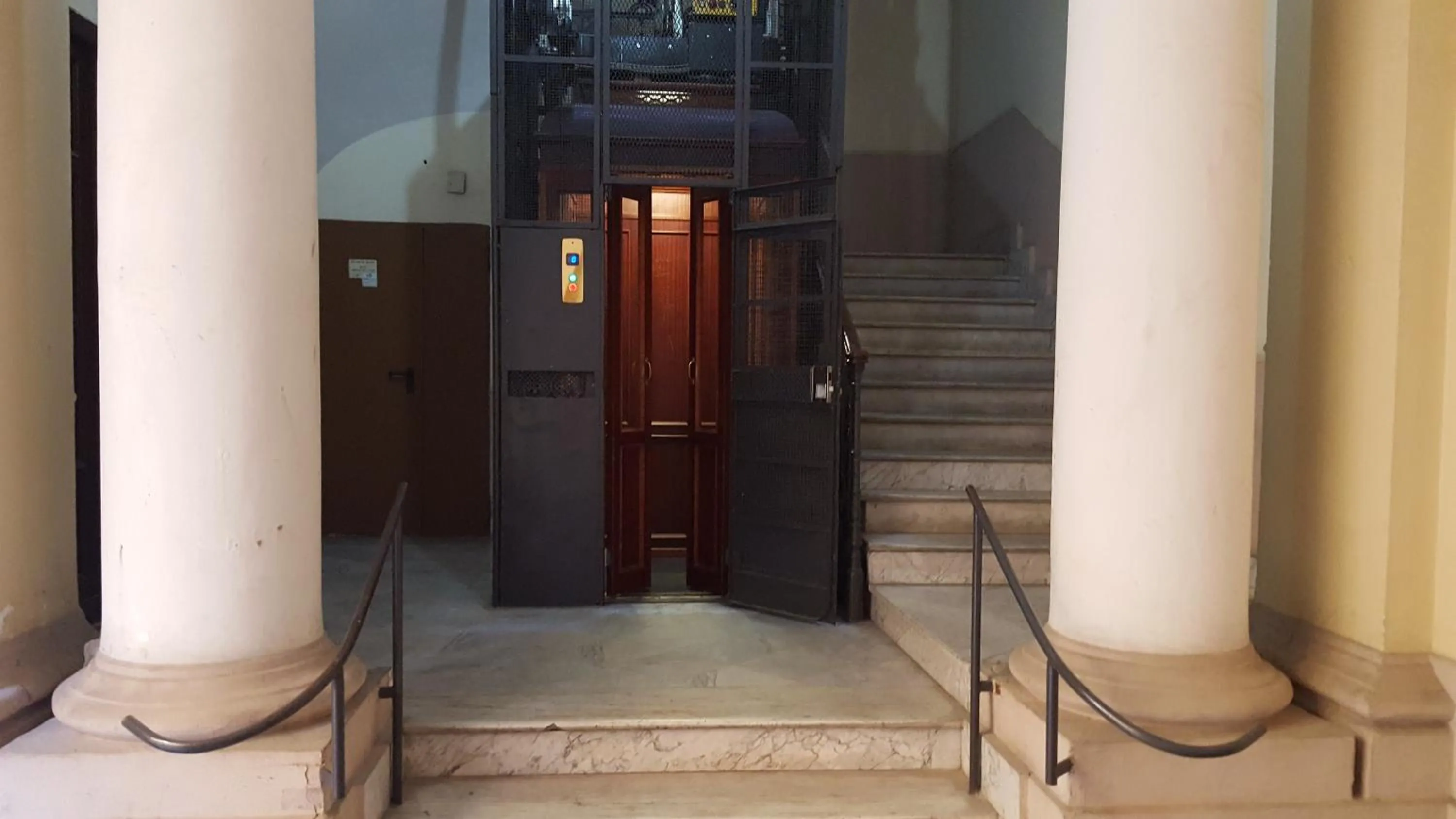 Facade/entrance in B&B DolceVita Napoli